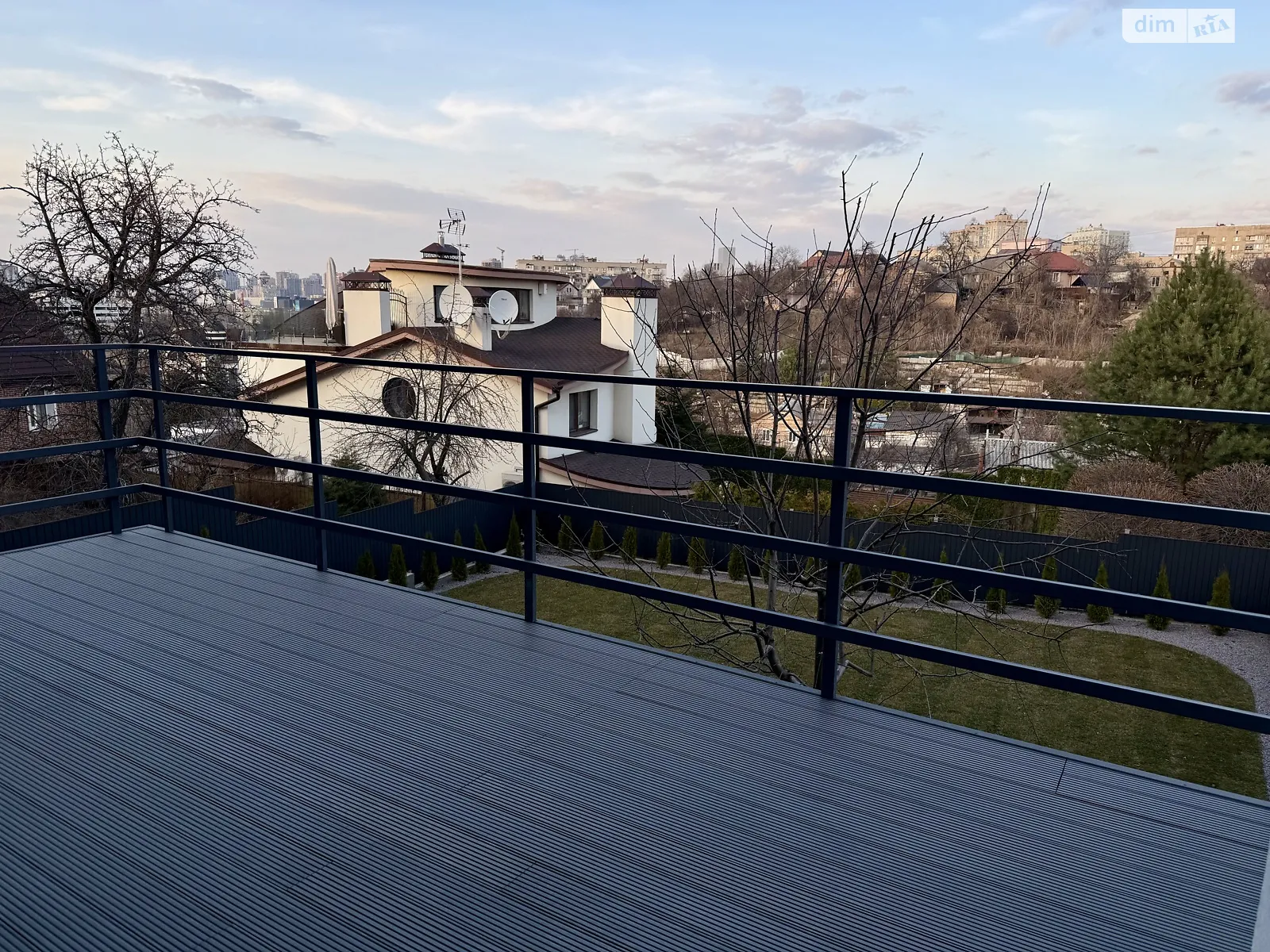 Продается дом на 3 этажа 322.2 кв. м с балконом, цена: 550000 $ - фото 1