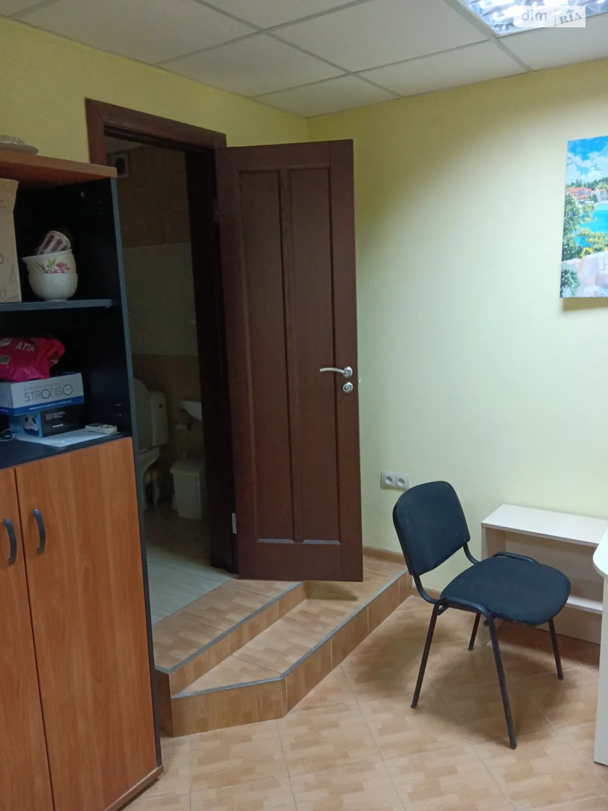 Сдается в аренду офис 17 кв. м в бизнес-центре, цена: 2000 грн - фото 1
