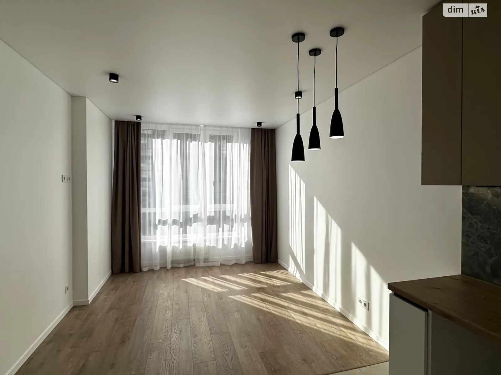 Продається 1-кімнатна квартира 33.5 кв. м у Києві, ул. Салютна - фото 1