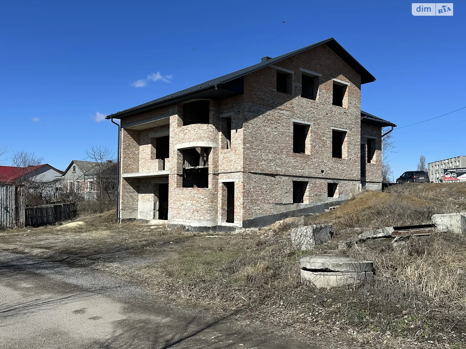 Продается дом на 2 этажа 269.6 кв. м с садом, цена: 65000 $ - фото 1