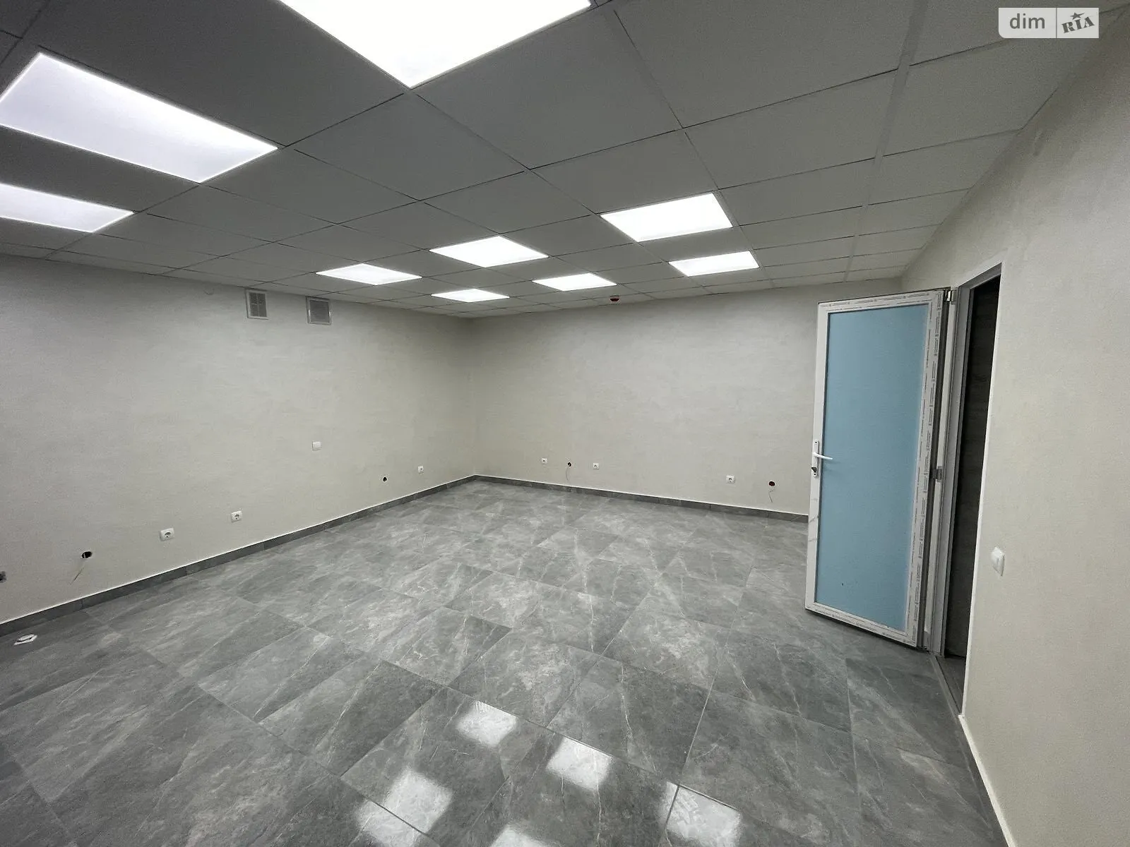 Продається об'єкт сфери послуг 33.4 кв. м в 10-поверховій будівлі, цена: 50000 $ - фото 1