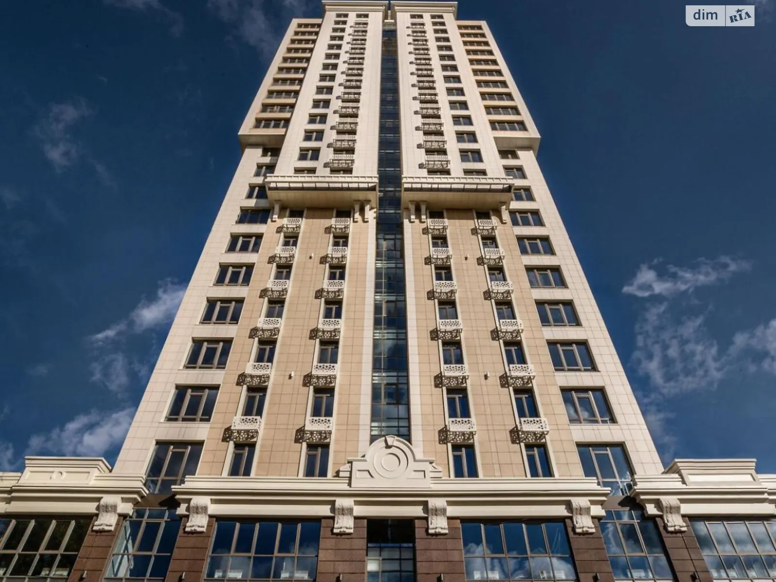 Здається в оренду офіс 215 кв. м в бізнес-центрі, цена: 4000 $ - фото 1