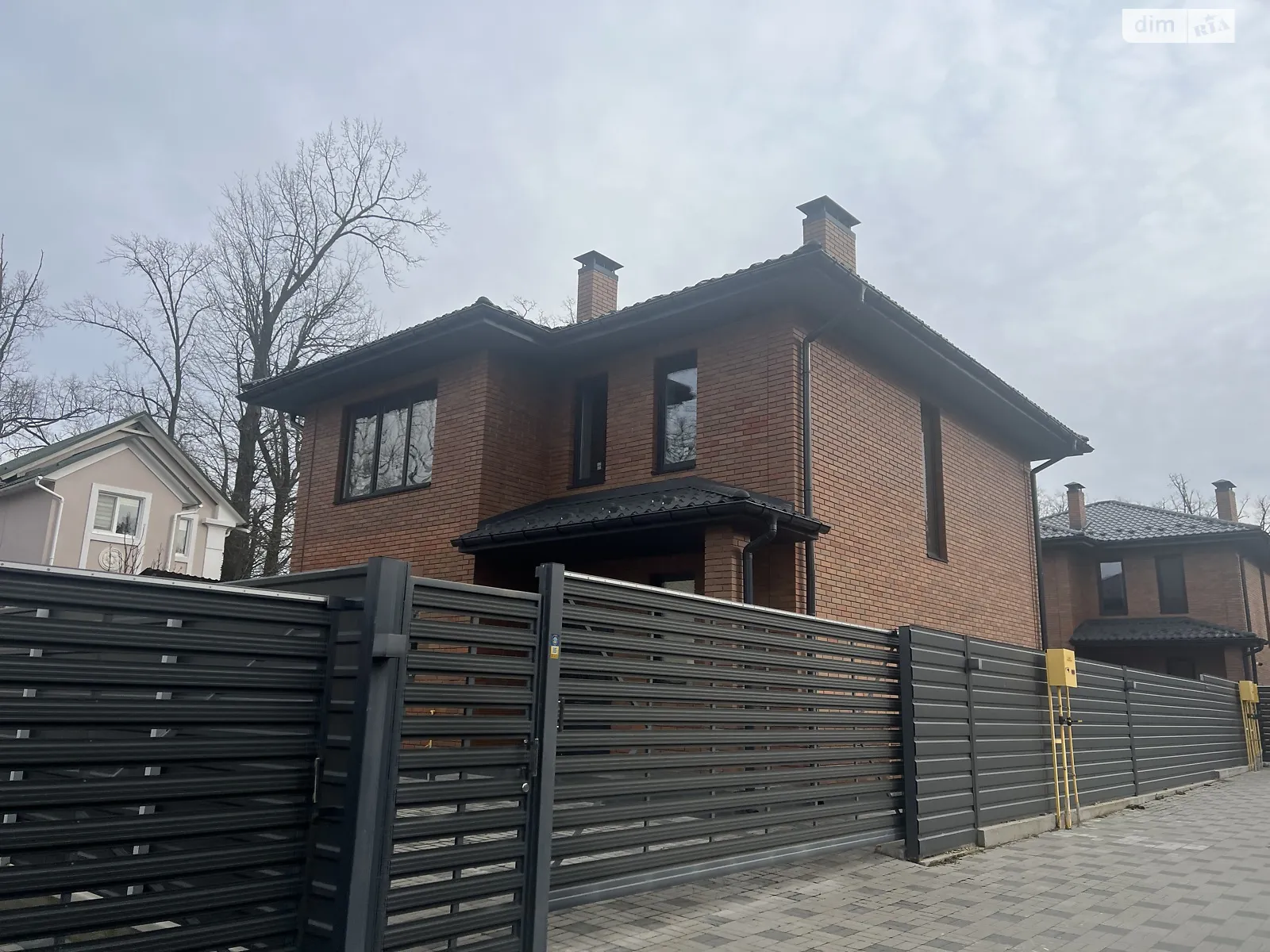 Продается дом на 2 этажа 140 кв. м с садом, цена: 165000 $ - фото 1