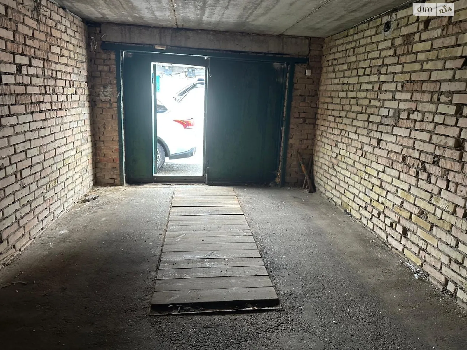 Продається місце в гаражному кооперативі під легкове авто на 39.2 кв. м, цена: 10800 $ - фото 1