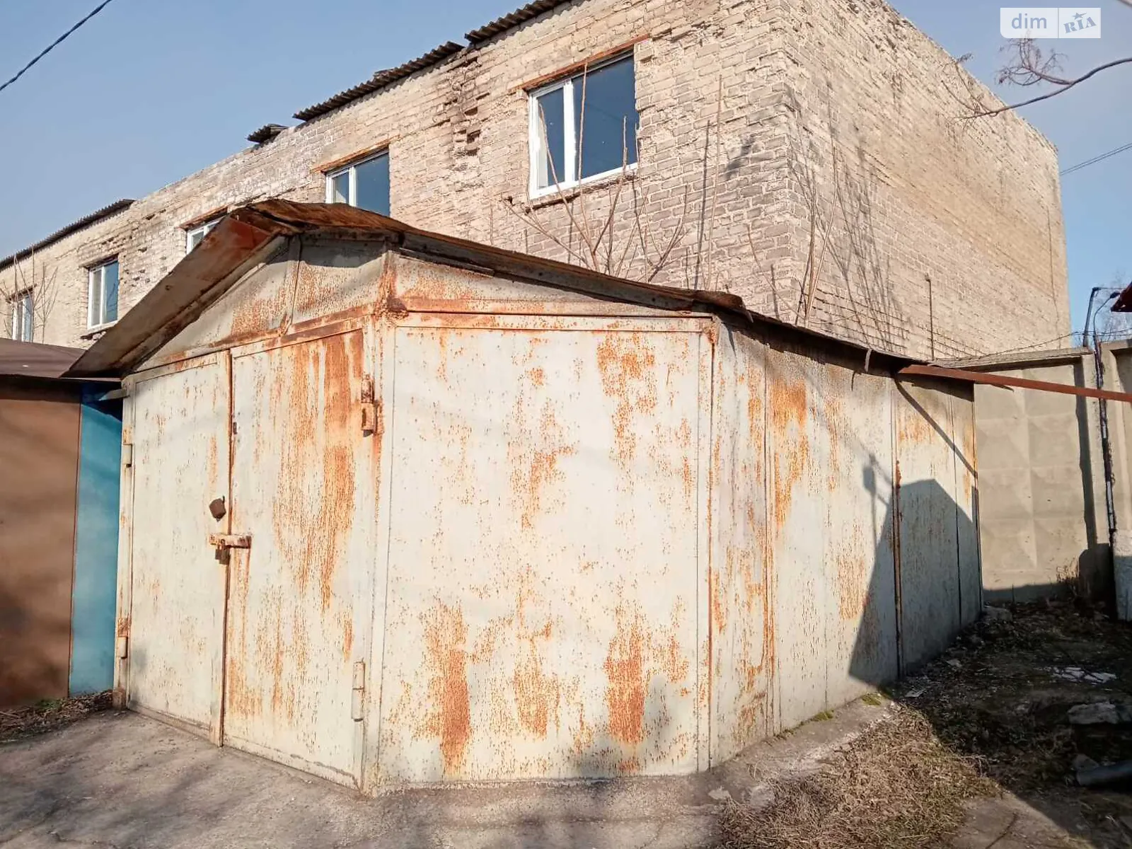 Здається в оренду місце в гаражному кооперативі під легкове авто на 17 кв. м, цена: 600 грн - фото 1