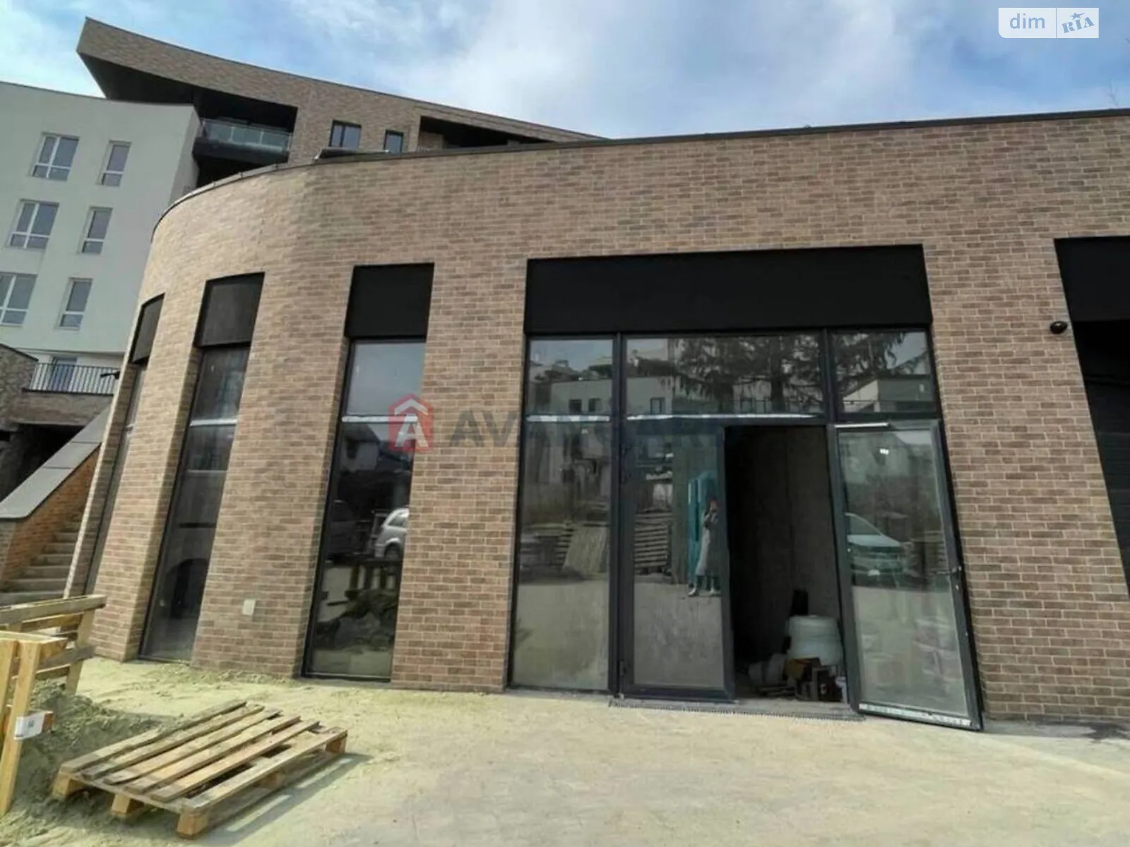 Продается объект сферы услуг 174 кв. м в 5-этажном здании, цена: 348000 $ - фото 1