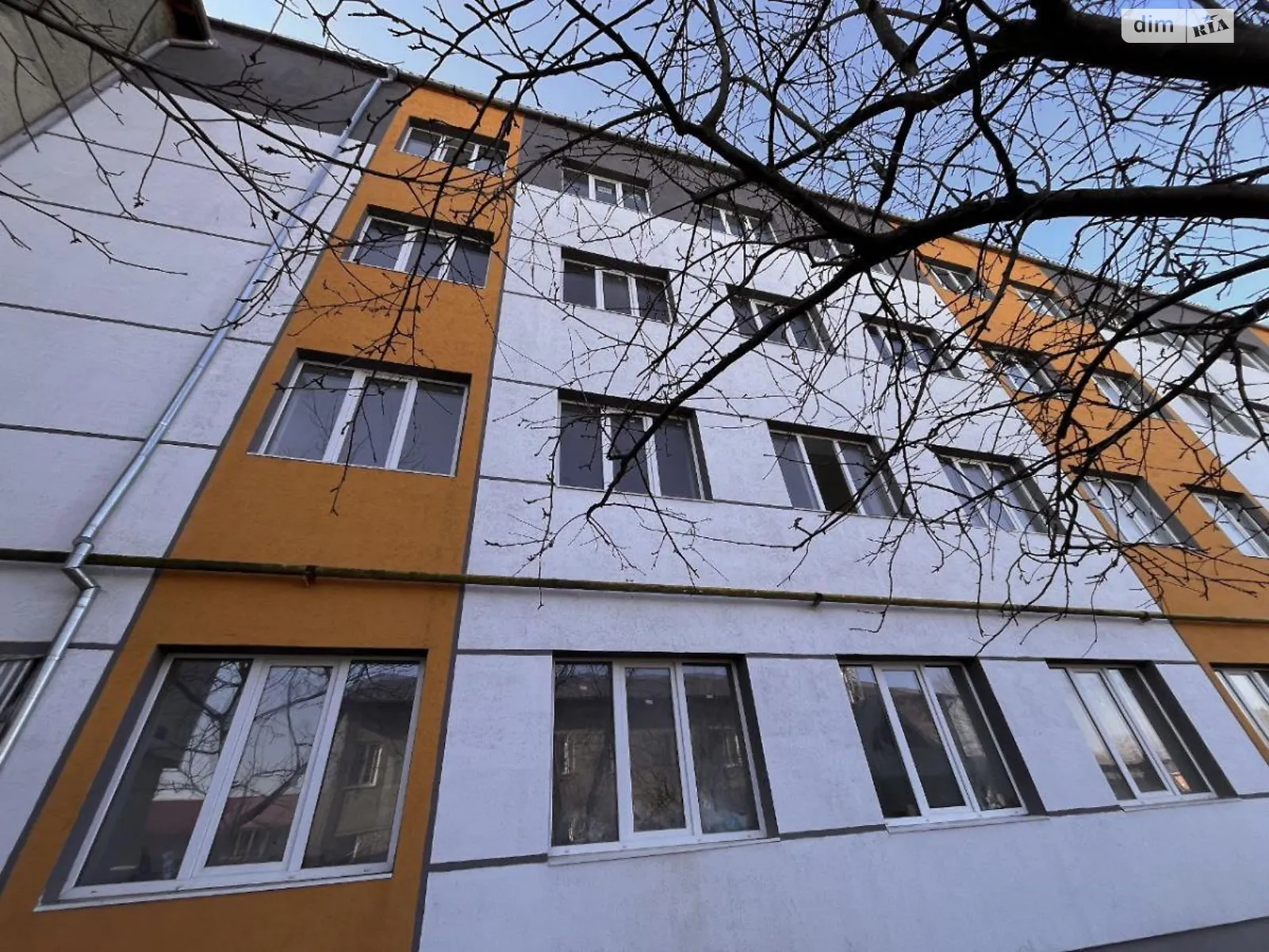 Продается 1-комнатная квартира 33 кв. м в Ивано-Франковске, ул. Барнича Я., 4 - фото 1