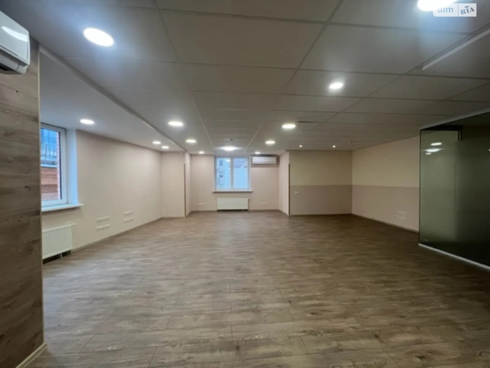 Сдается в аренду офис 580 кв. м в бизнес-центре, цена: 8700 $ - фото 1