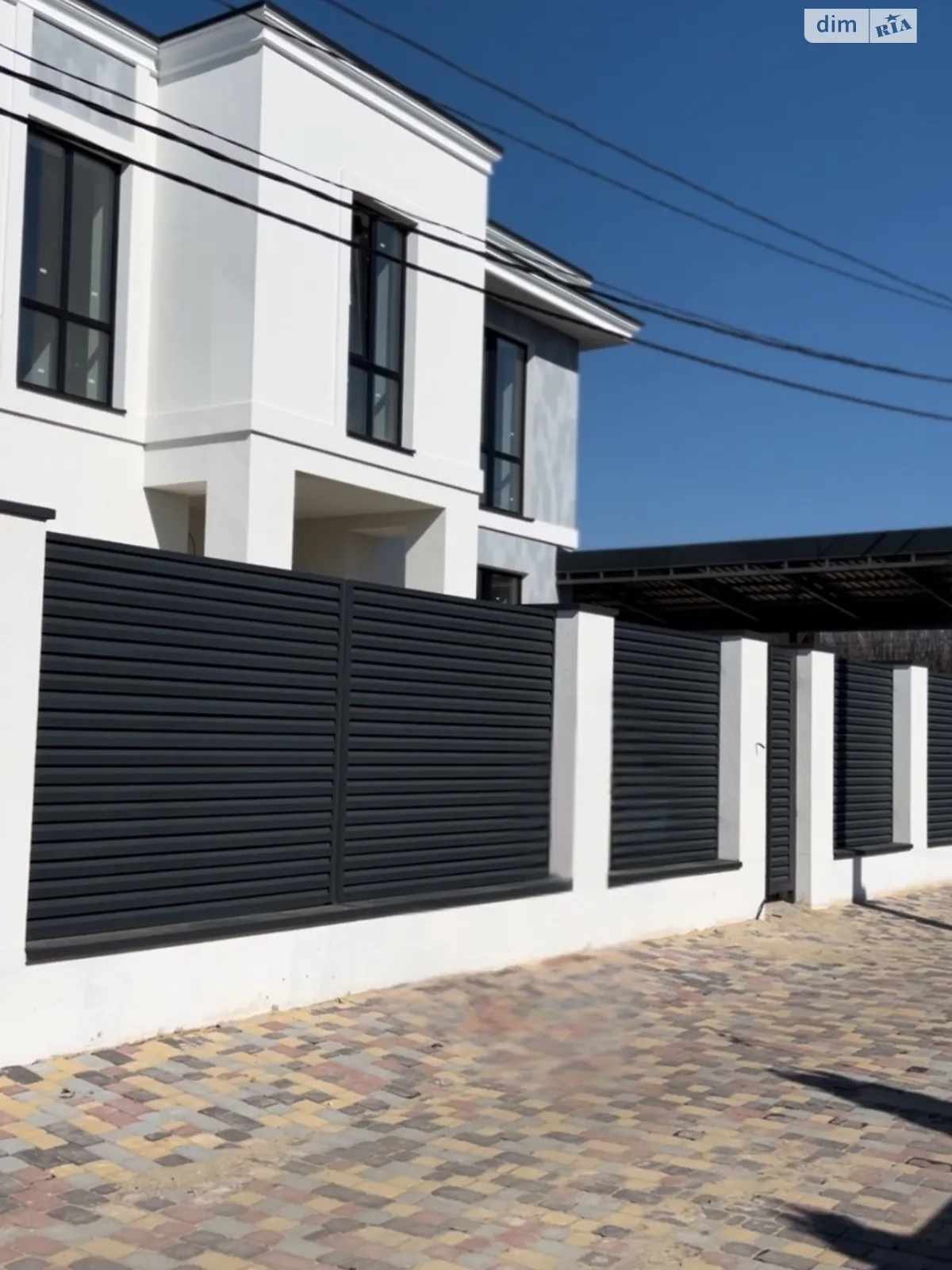 Продается дом на 2 этажа 170 кв. м с балконом, цена: 165000 $ - фото 1