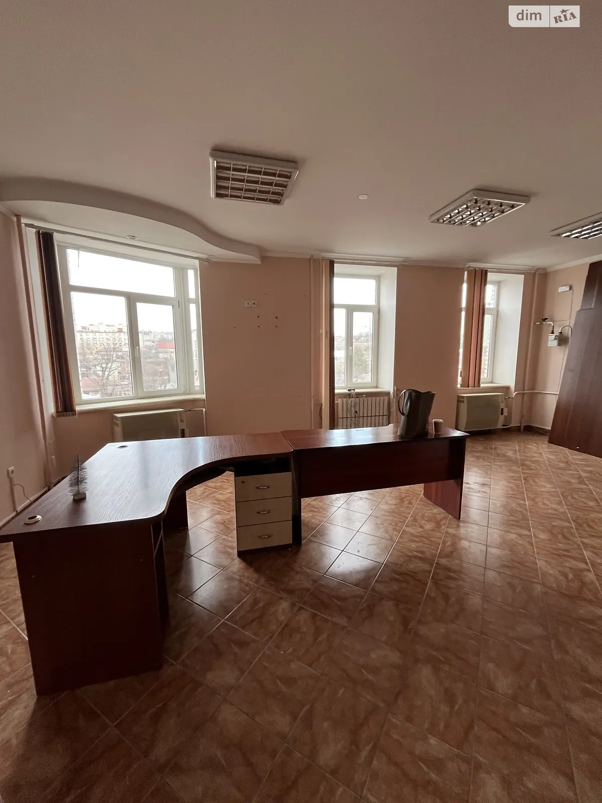 Продается офис 38 кв. м в бизнес-центре, цена: 21000 $ - фото 1