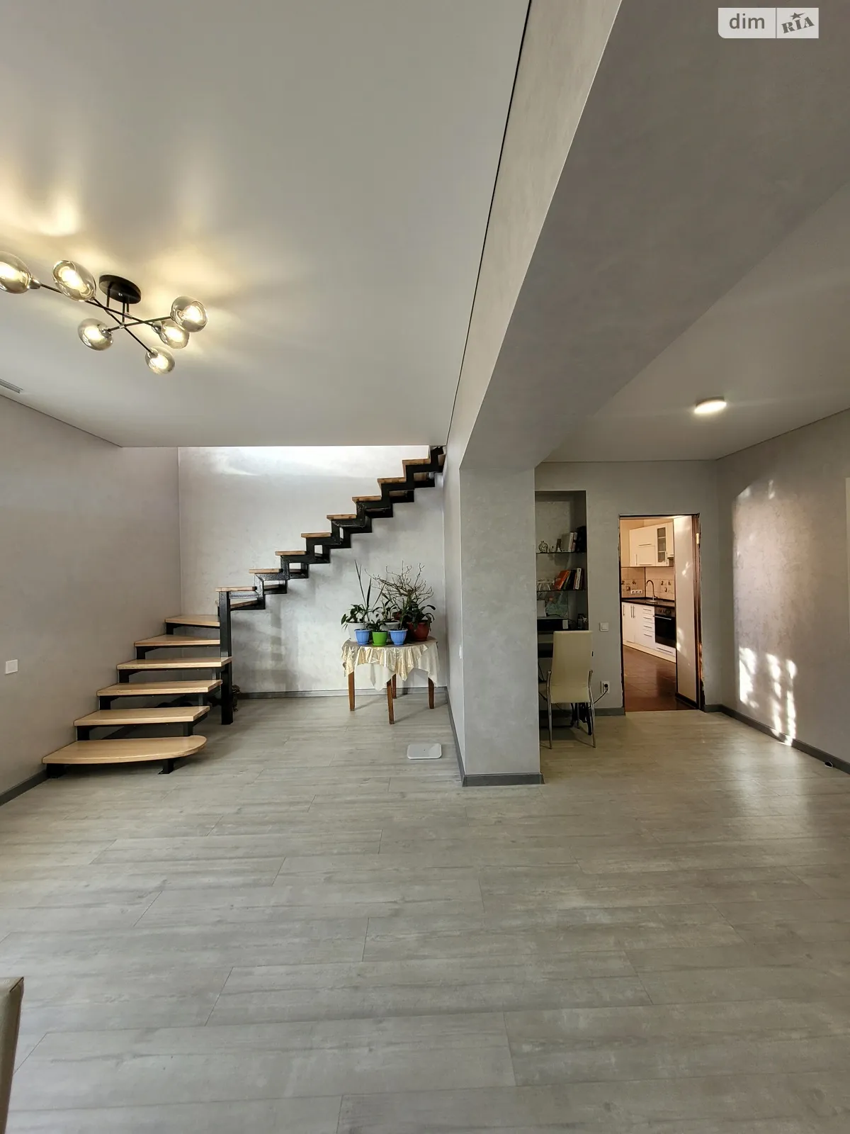 Продается дом на 2 этажа 142 кв. м с гаражом, цена: 86800 $ - фото 1