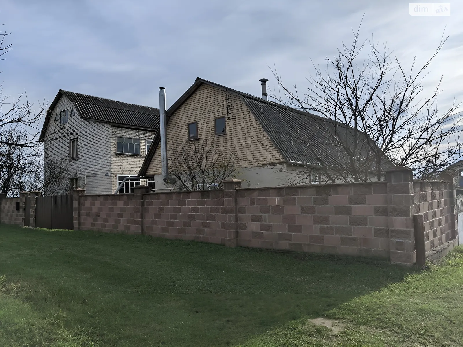 Продается дом на 2 этажа 137 кв. м с гаражом, цена: 24999 $ - фото 1