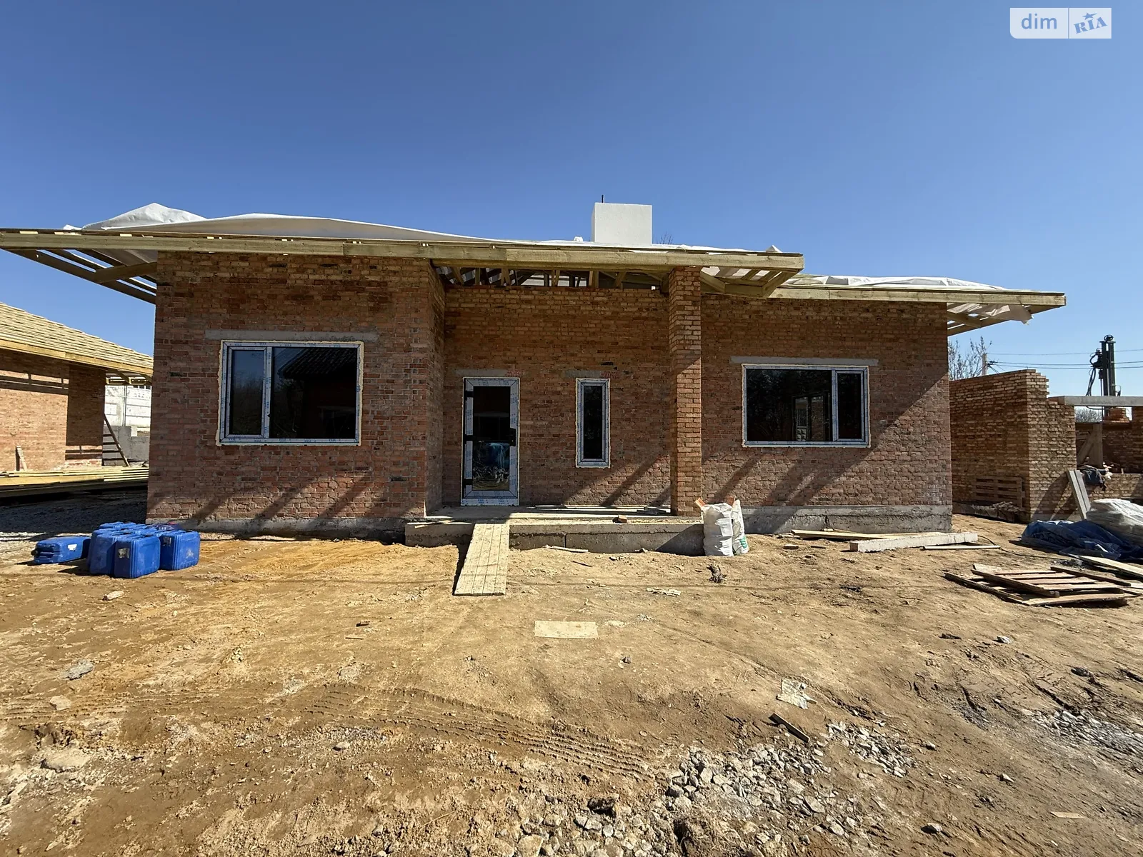 Продається одноповерховий будинок 110 кв. м з гаражем, цена: 170000 $ - фото 1