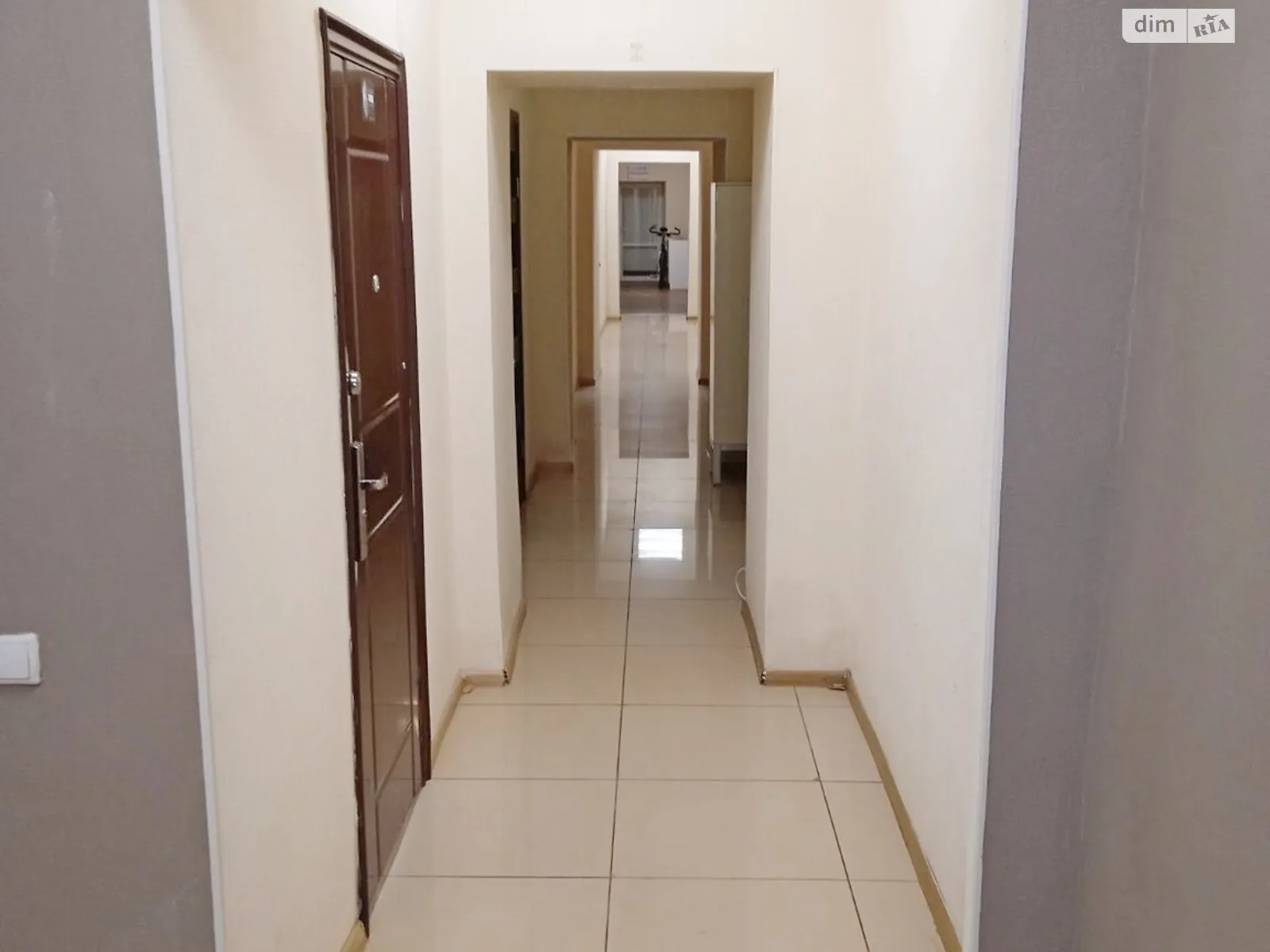 Сдается в аренду офис 28 кв. м в бизнес-центре, цена: 17030 грн - фото 1
