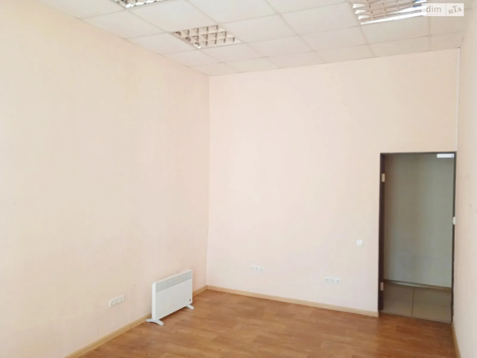 Сдается в аренду офис 28 кв. м в бизнес-центре, цена: 21010 грн - фото 1