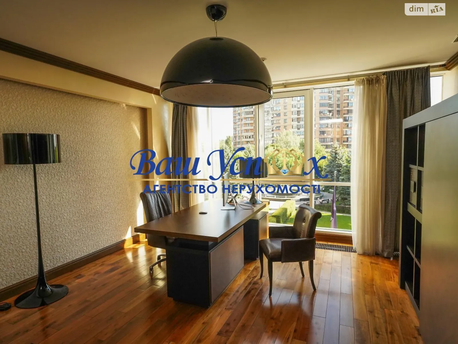 Продается офис 220 кв. м в бизнес-центре, цена: 1500000 $ - фото 1