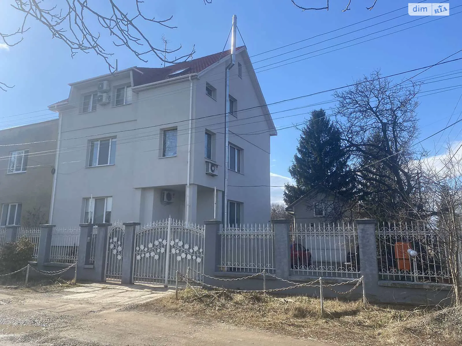 Продается дом на 3 этажа 195 кв. м с верандой, цена: 180000 $ - фото 1