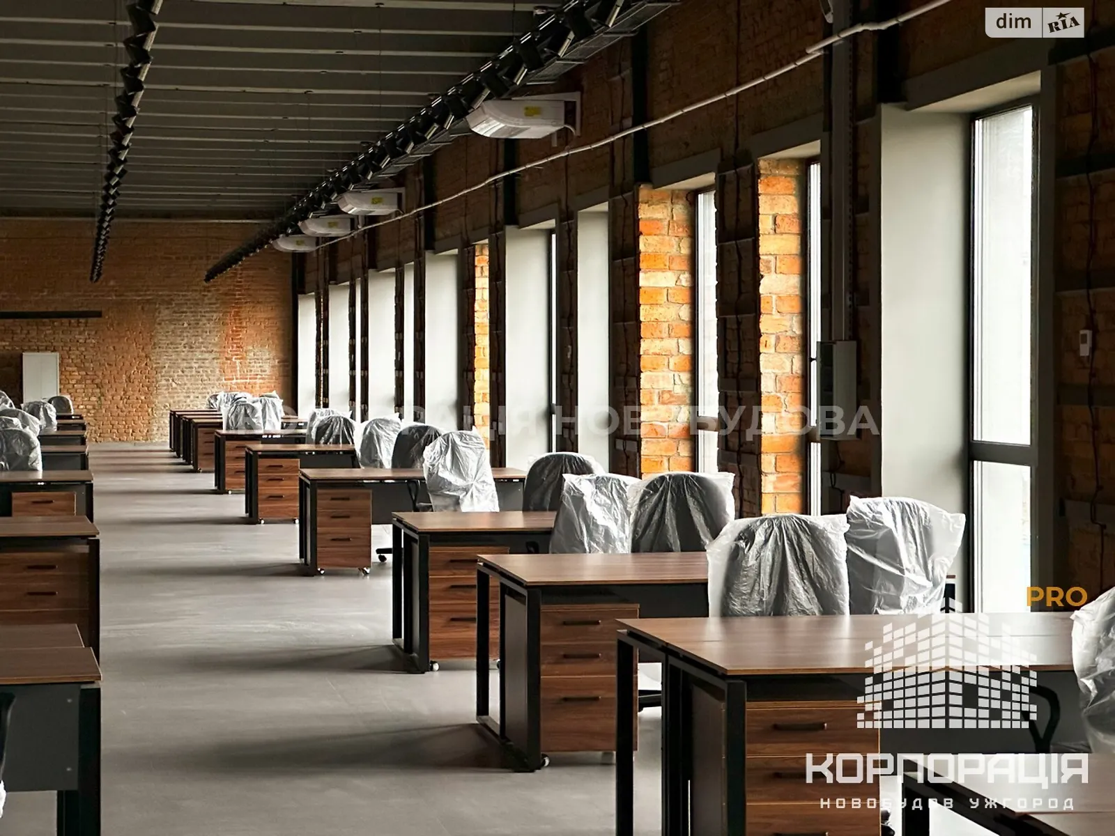 Сдается в аренду офис 200 кв. м в бизнес-центре, цена: 2000 $ - фото 1