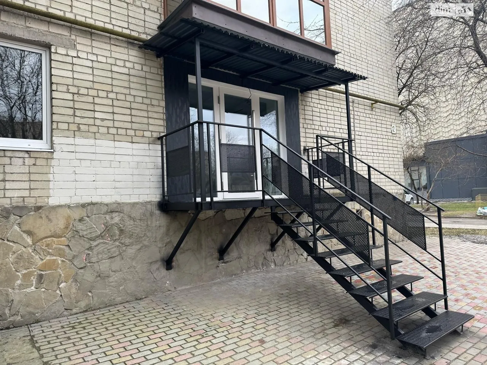 Сдается в аренду помещения свободного назначения 70 кв. м в 9-этажном здании, цена: 35000 грн - фото 1