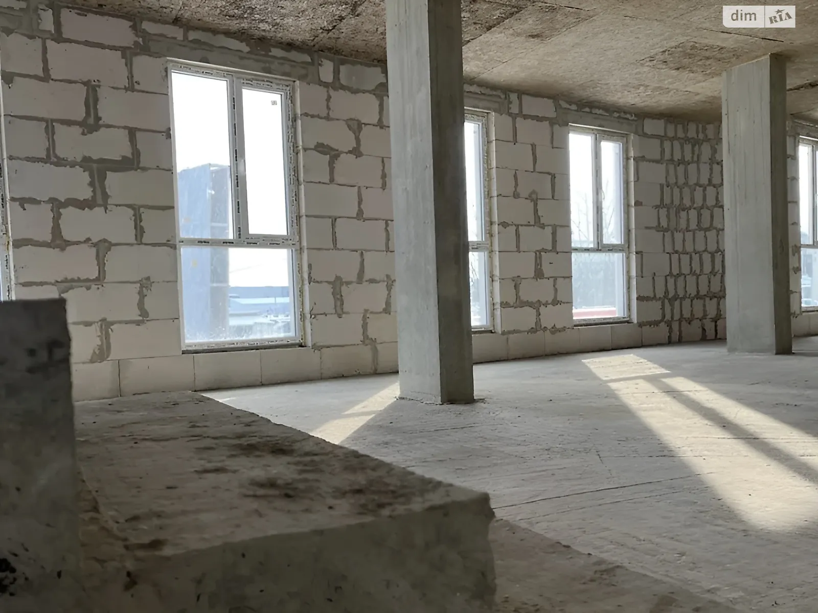 Продается офис 90 кв. м в бизнес-центре, цена: 85500 $ - фото 1