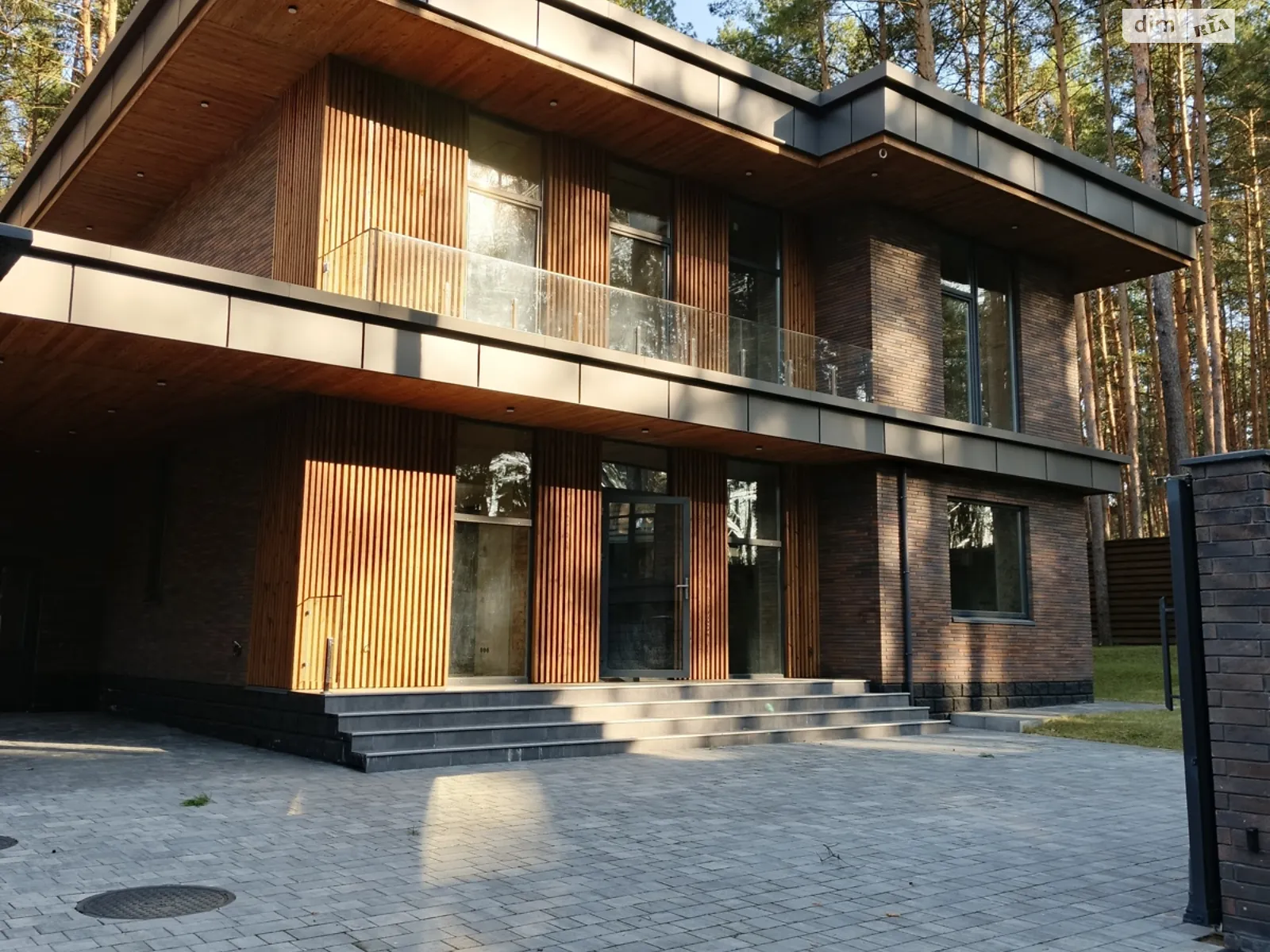 Продается дом на 2 этажа 220 кв. м с подвалом, цена: 350000 $ - фото 1