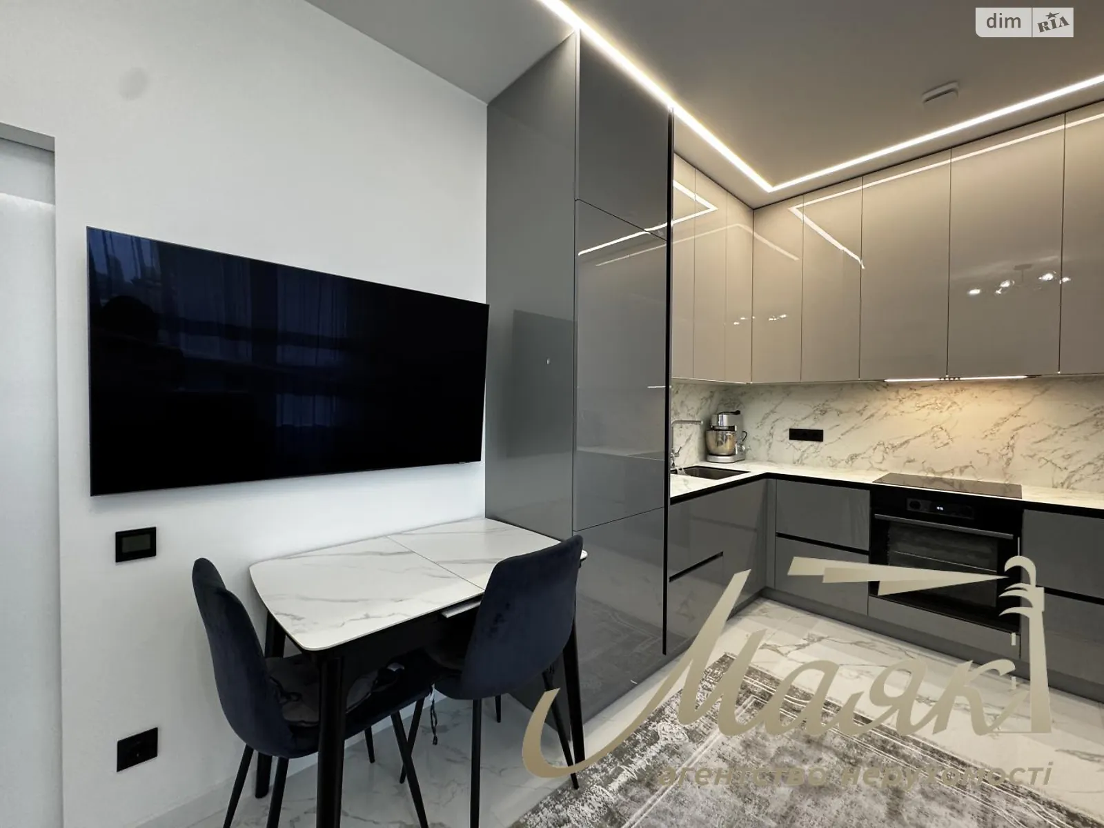 Продается 1-комнатная квартира 53 кв. м в Киеве, ул. Предславинская, 44 - фото 1