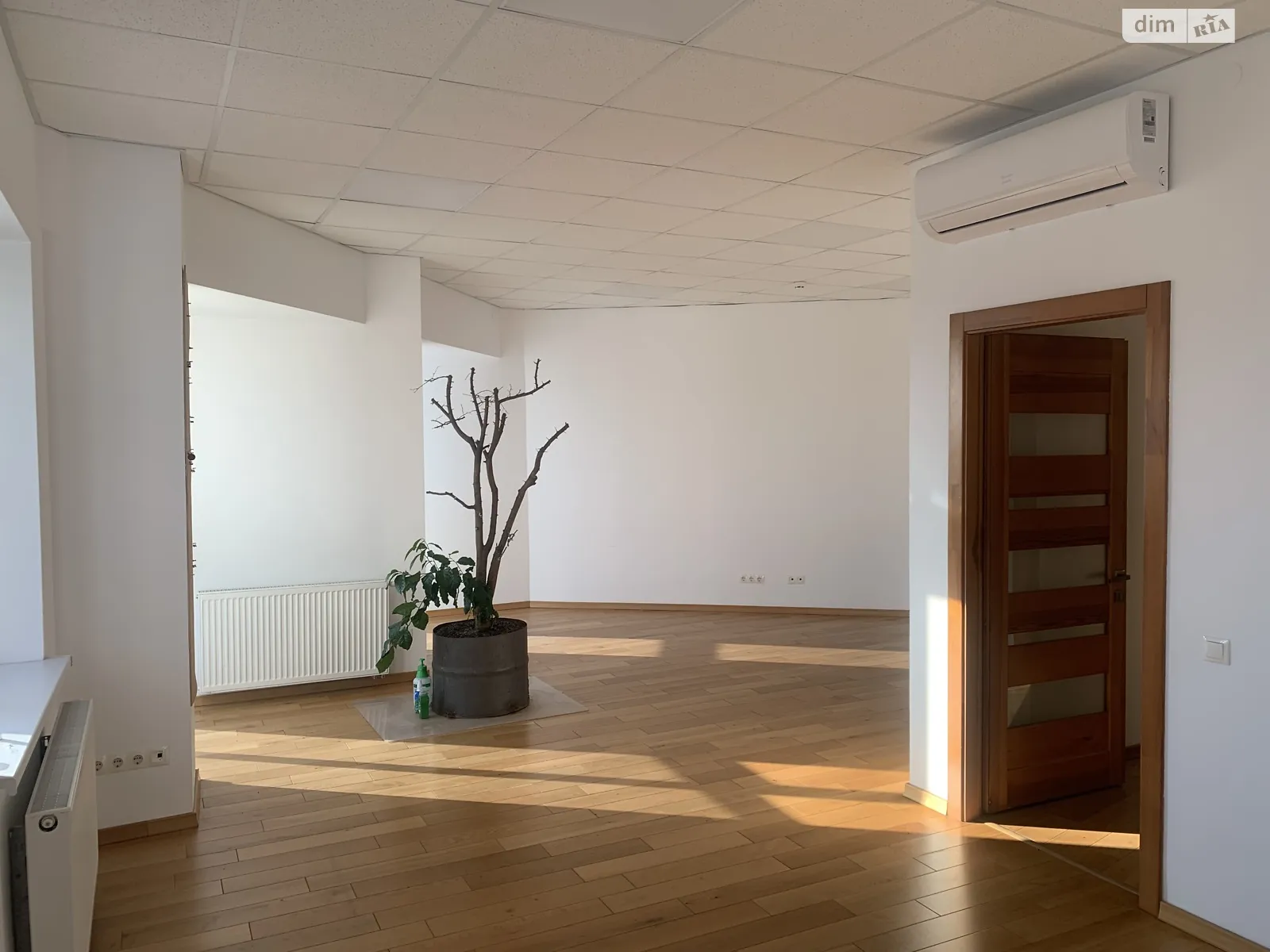 Здається в оренду офіс 220.5 кв. м в бізнес-центрі, цена: 2426 $ - фото 1
