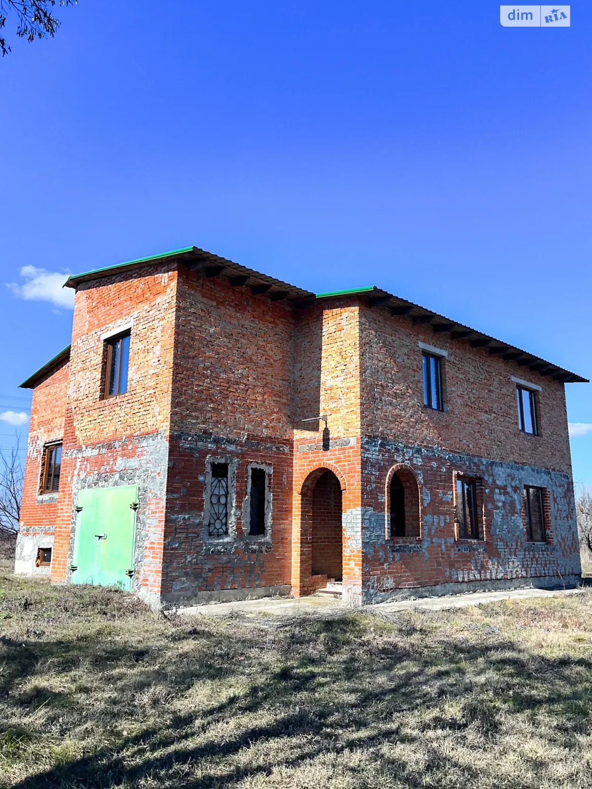 Продается дом на 2 этажа 250 кв. м с бассейном, цена: 64000 $ - фото 1