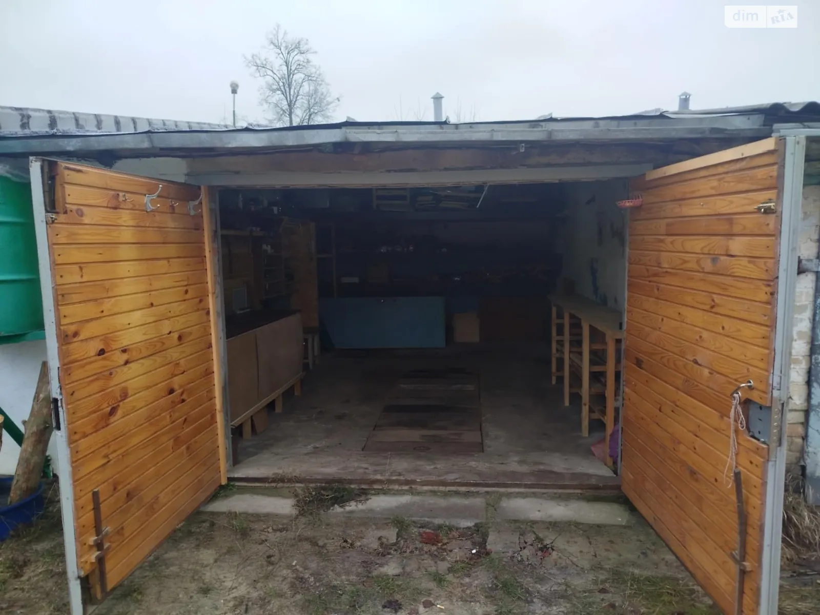 Продается место в гаражном кооперативе под легковое авто на 24 кв. м, цена: 4000 $ - фото 1