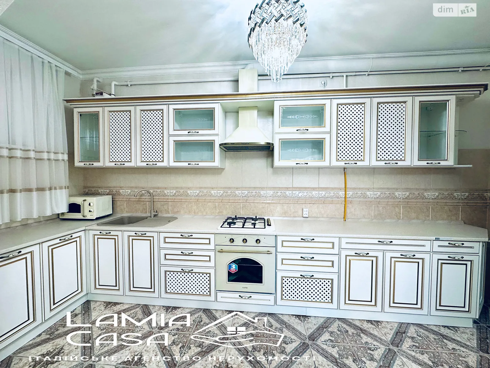 Сдается в аренду дом на 3 этажа 240 кв. м с беседкой, цена: 1500 $ - фото 1