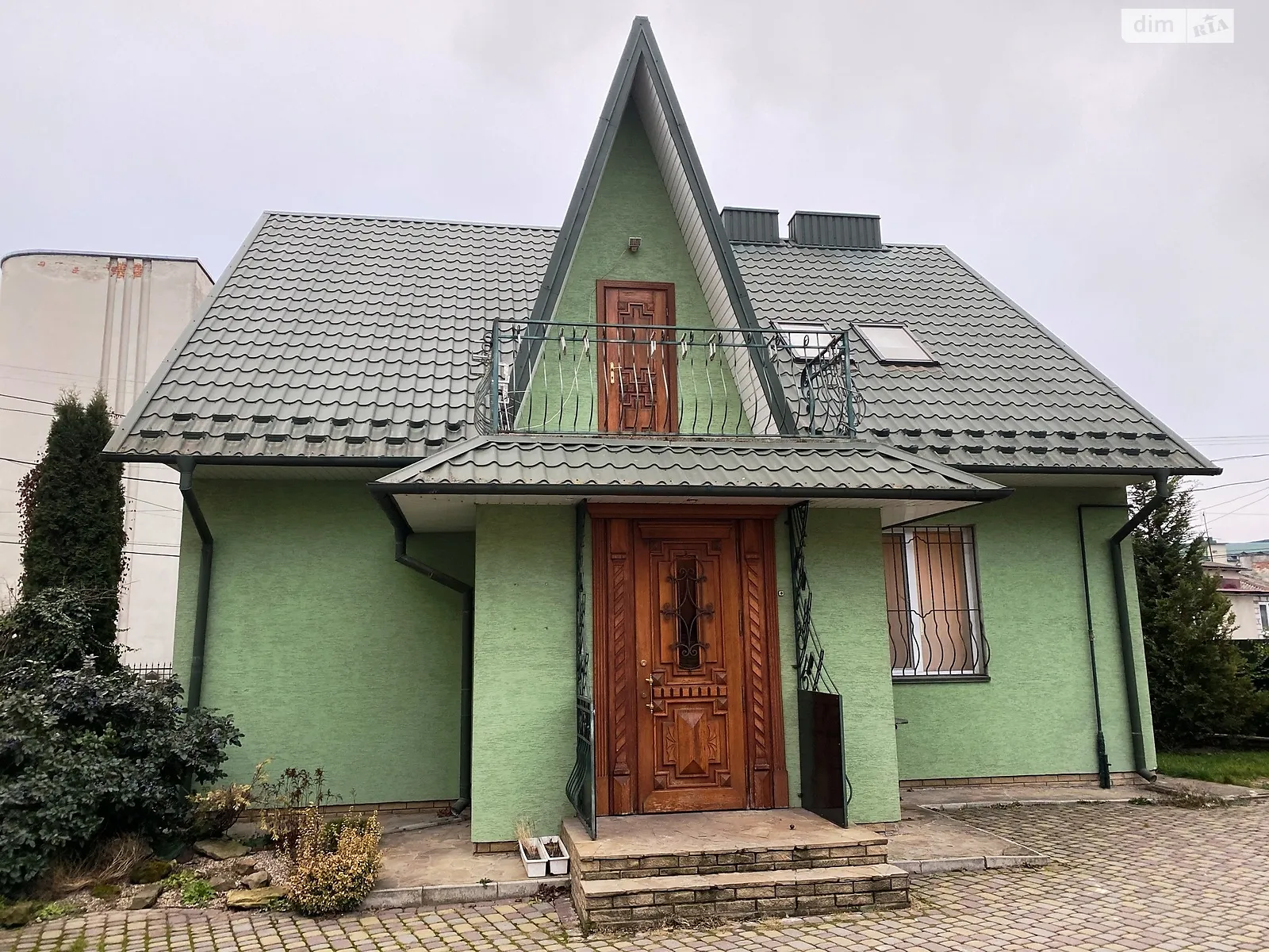 Сдается в аренду дом на 2 этажа 131 кв. м с участком, цена: 550 $ - фото 1