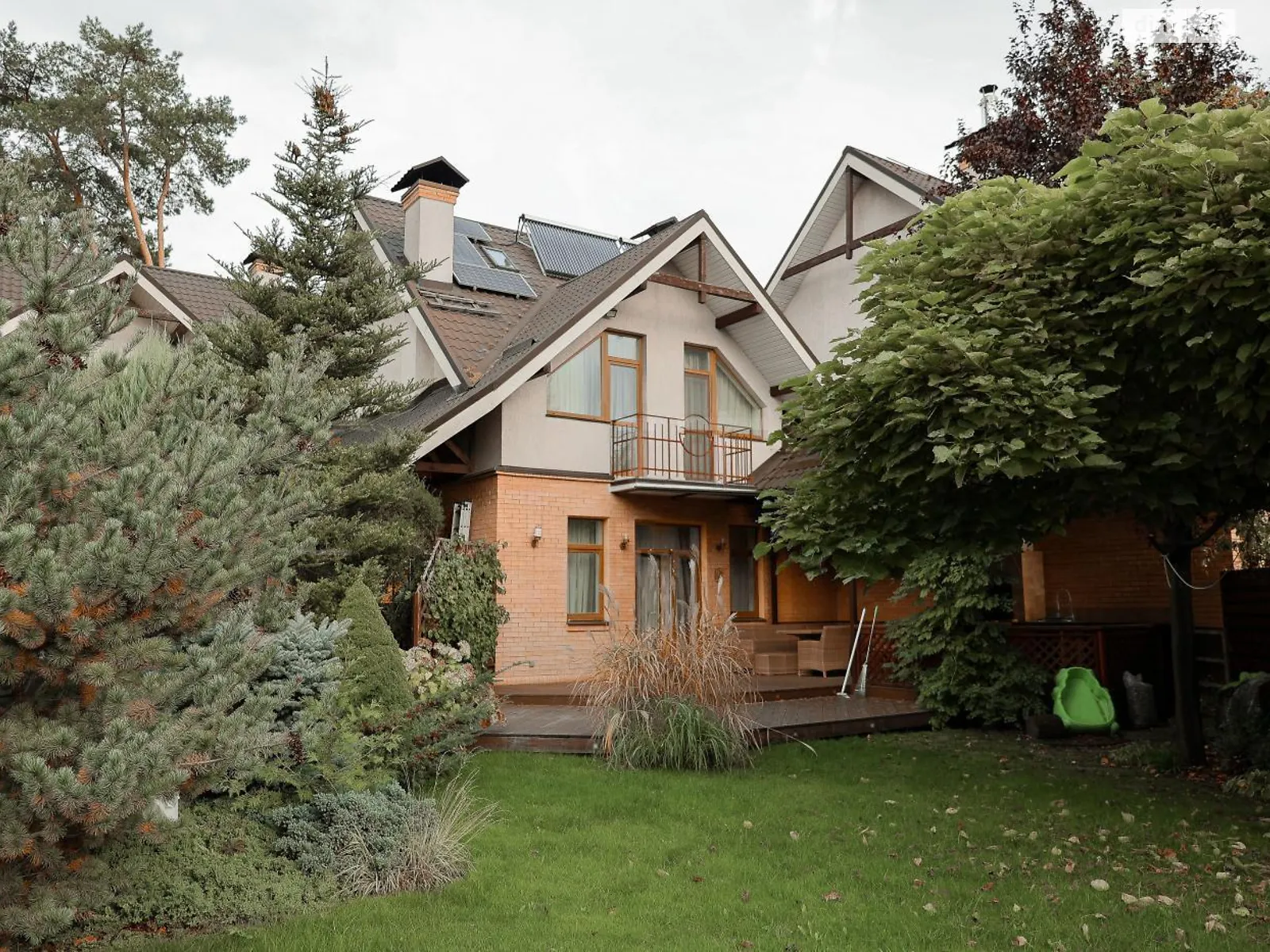 Сдается в аренду дом на 2 этажа 190.5 кв. м с мансардой, цена: 1100 $ - фото 1