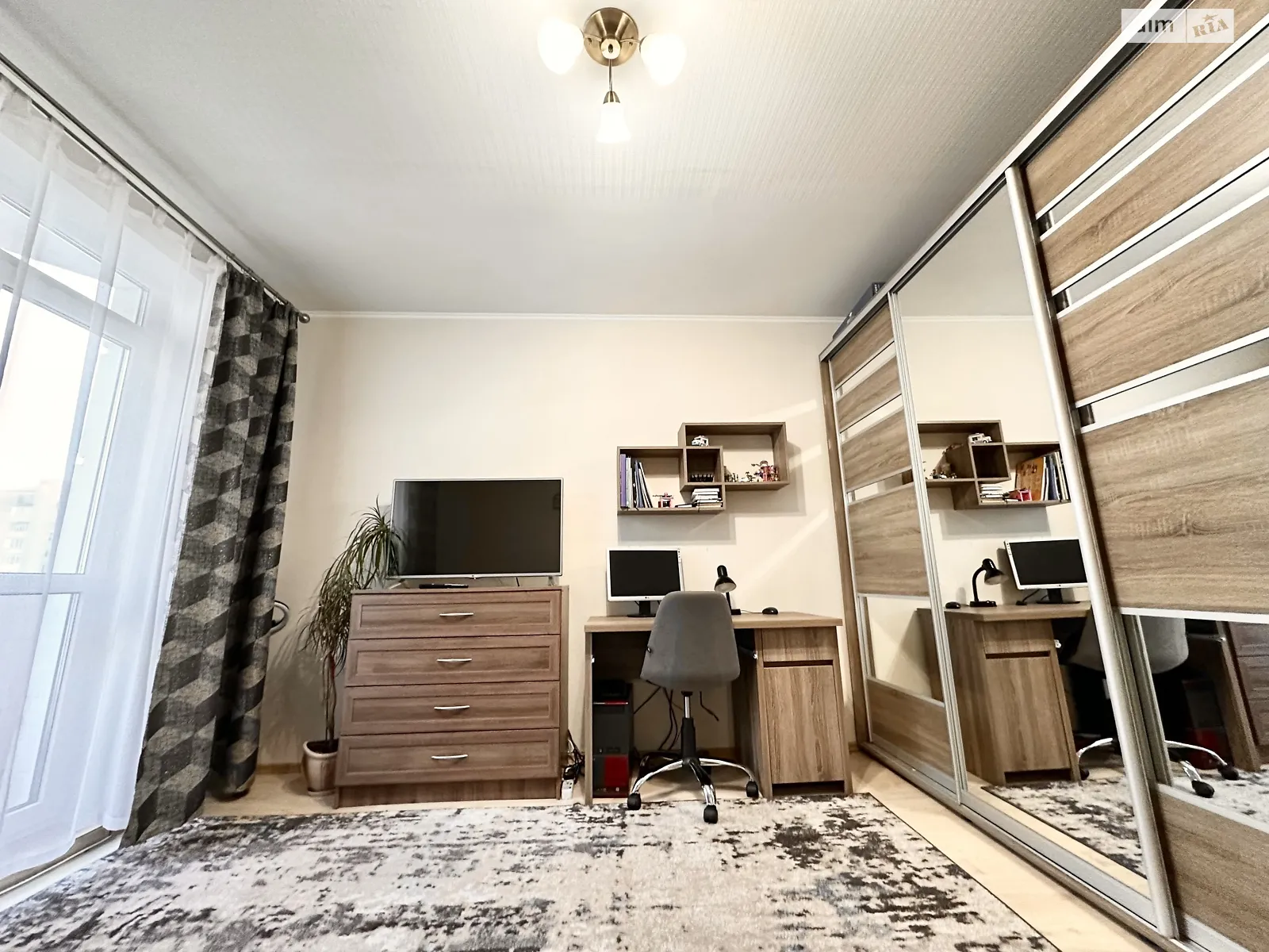 Продается 2-комнатная квартира 56.8 кв. м в Ивано-Франковске, ул. Кисилевской Ольги, 37 - фото 1