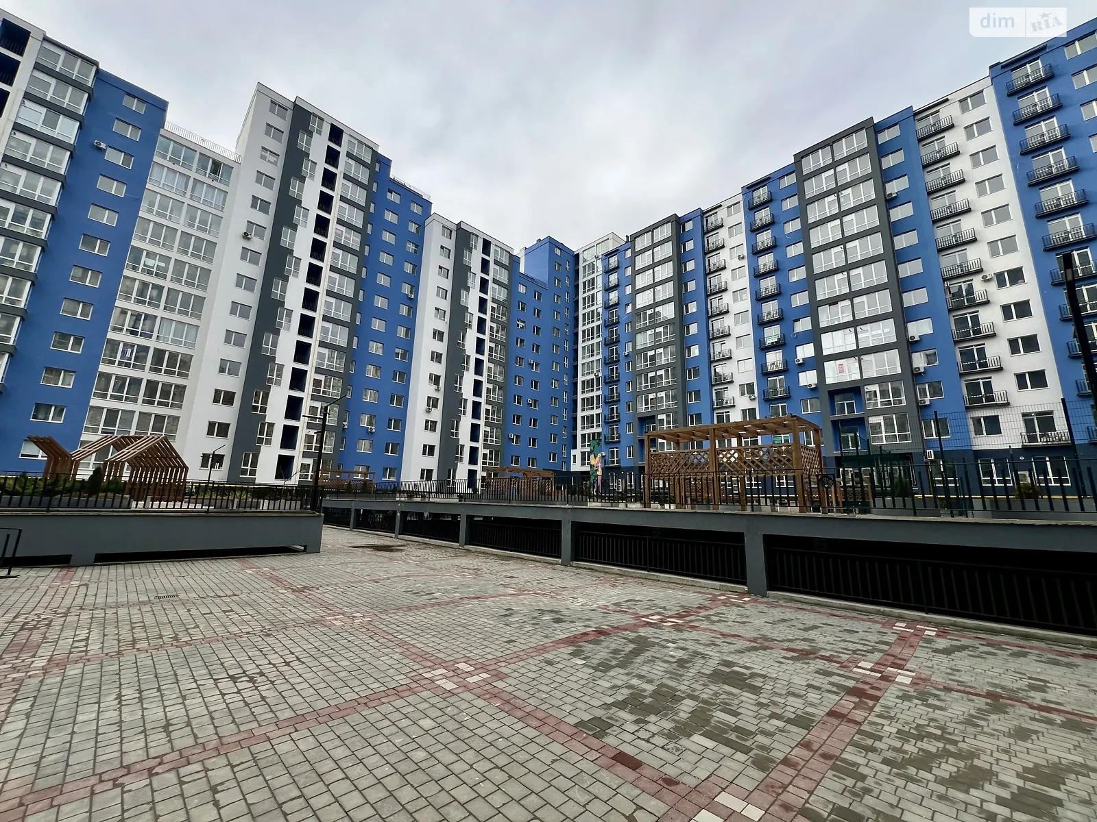 Продается 1-комнатная квартира 41 кв. м в Ивано-Франковске, ул. Княгинин, 44 корпус 19 - фото 1