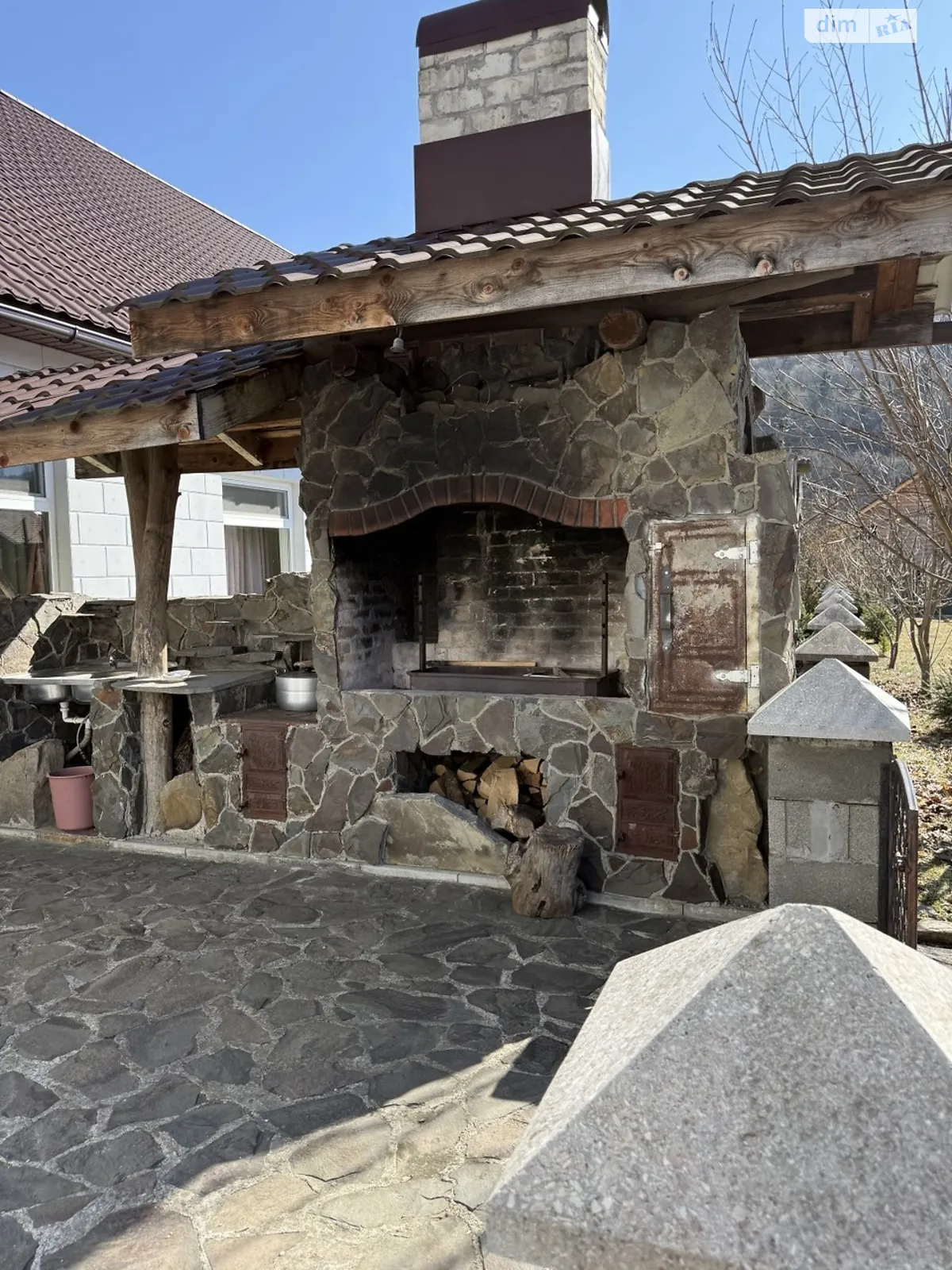 Продается объект сферы услуг 1142.82 кв. м в 2-этажном здании, цена: 750000 € - фото 1