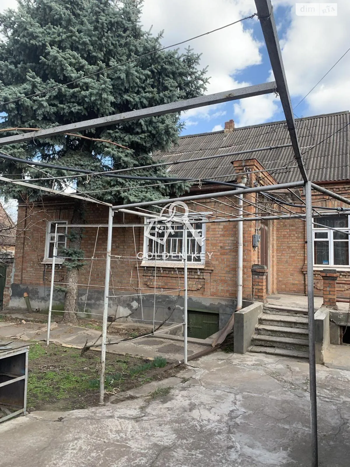 Продается дом на 2 этажа 158 кв. м с подвалом, цена: 65000 $ - фото 1