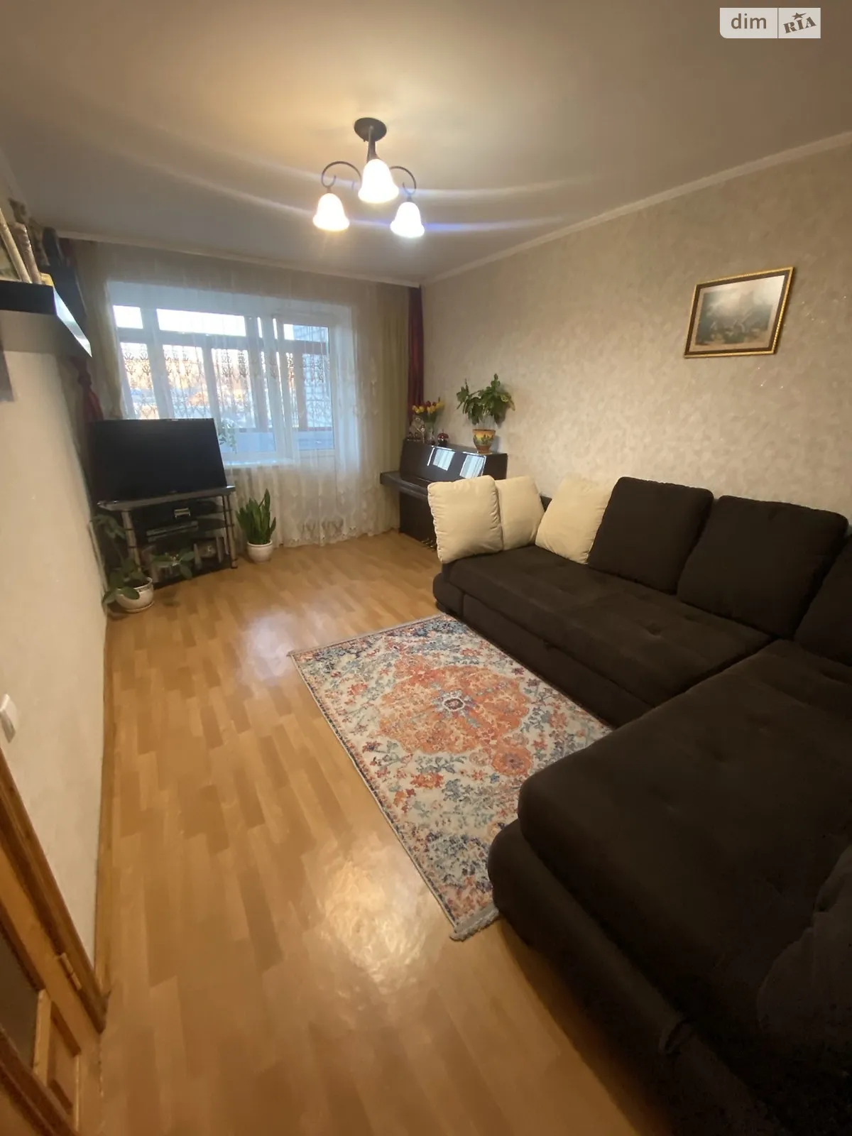 Продається 3-кімнатна квартира 57 кв. м у Гнівані, вул. Соборна, 52 - фото 1