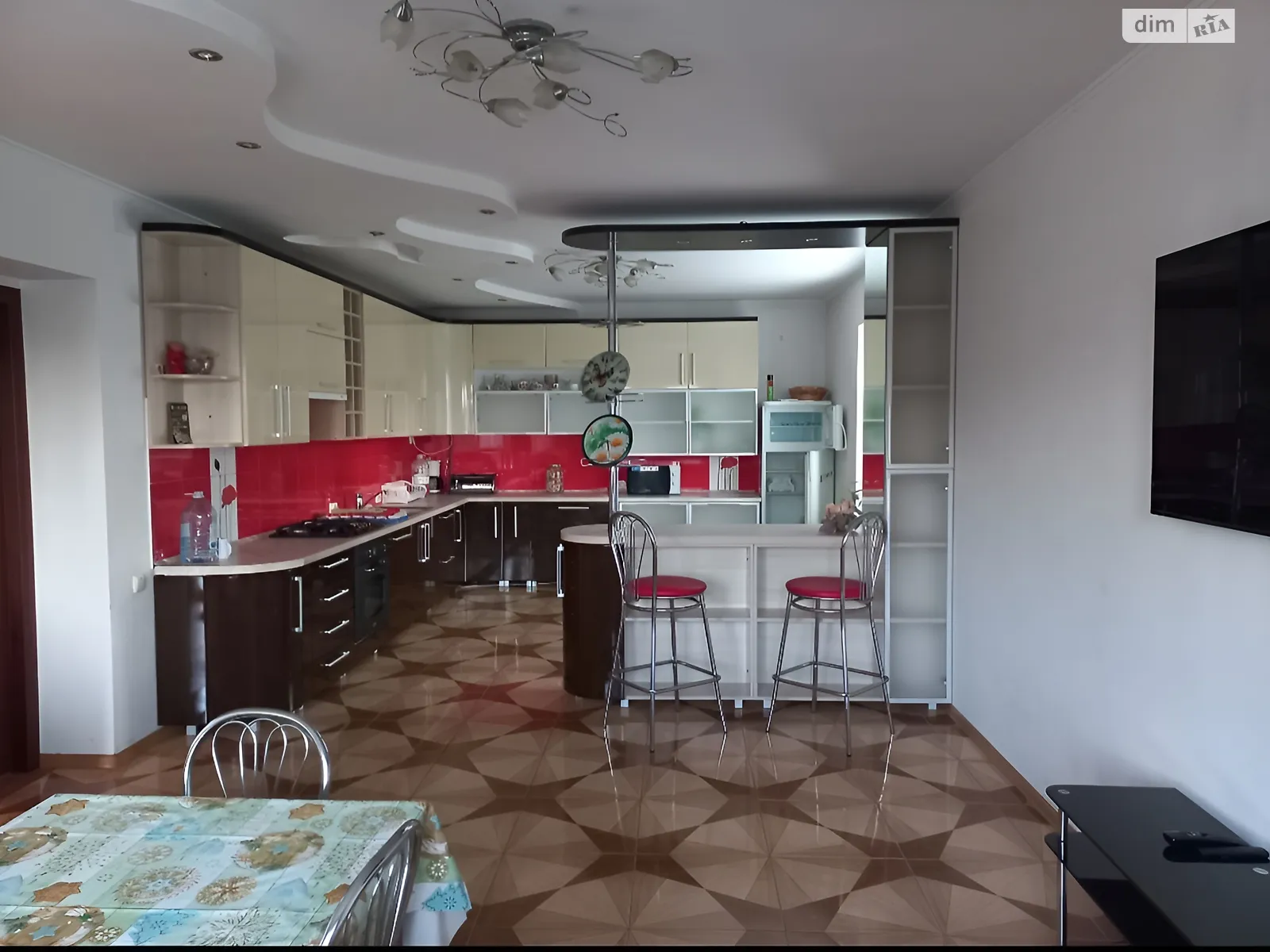 Продается дом на 2 этажа 138 кв. м с камином, цена: 169000 $ - фото 1
