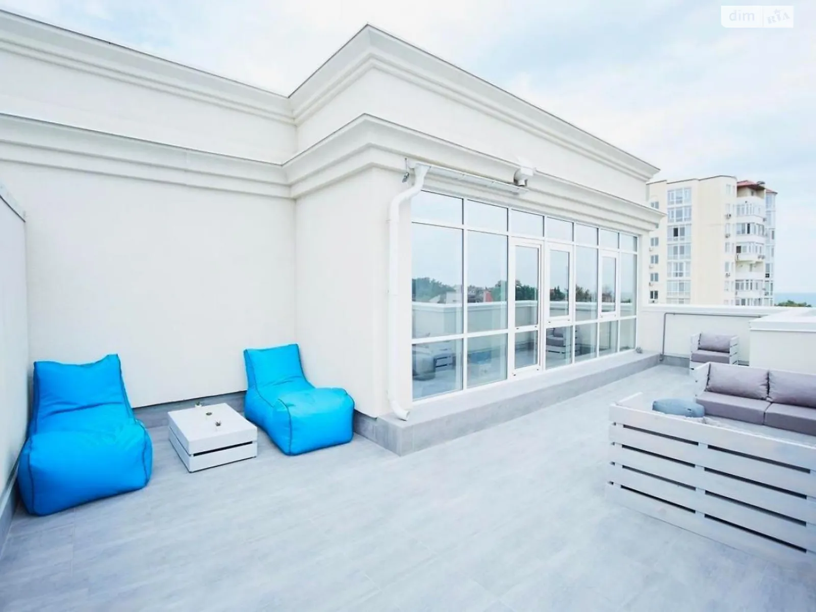 Продается 1-комнатная квартира 93 кв. м в Одессе, Фонтанская дор., 58/3 - фото 1