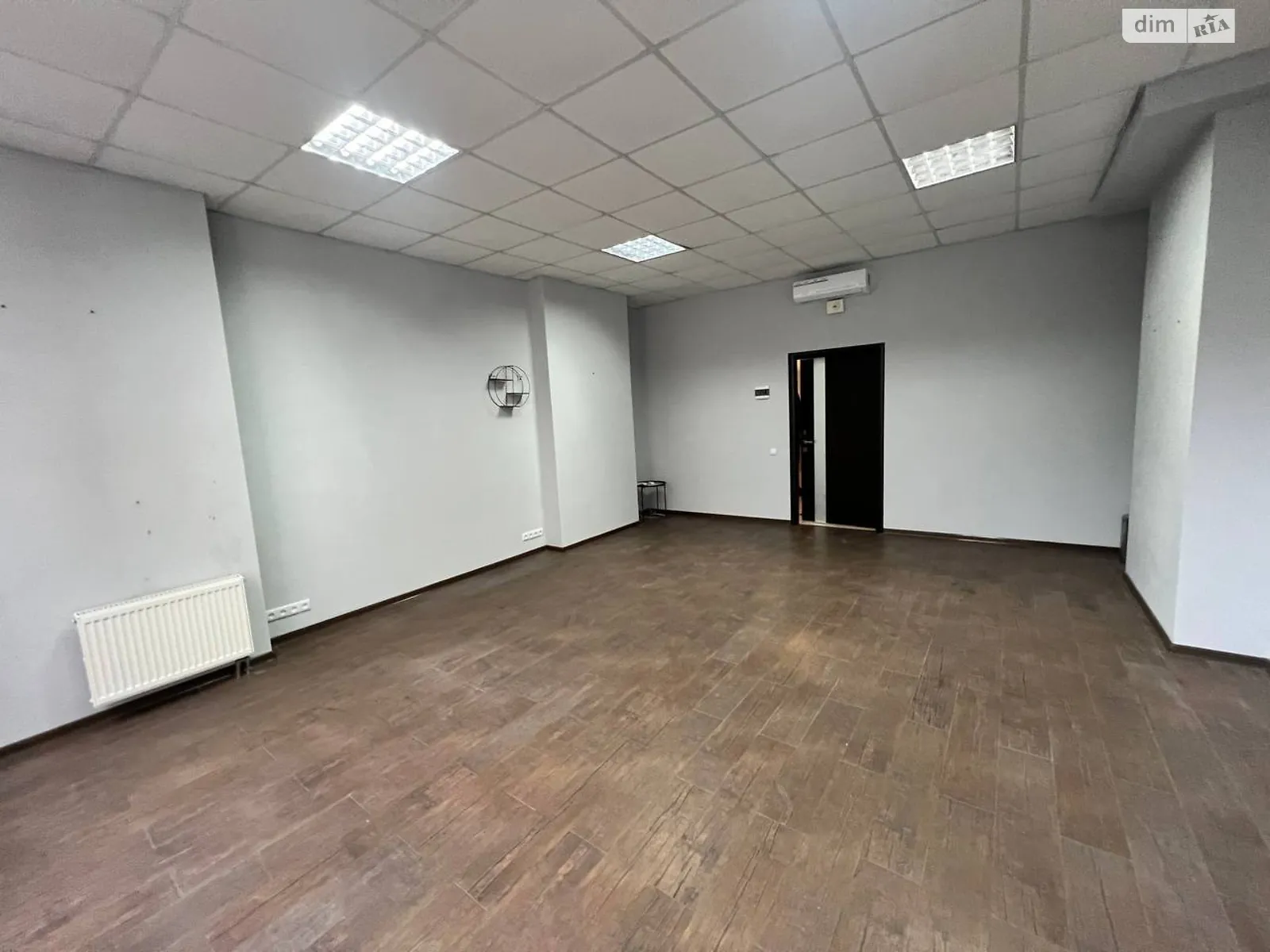 Сдается в аренду офис 35 кв. м в бизнес-центре, цена: 18000 грн - фото 1