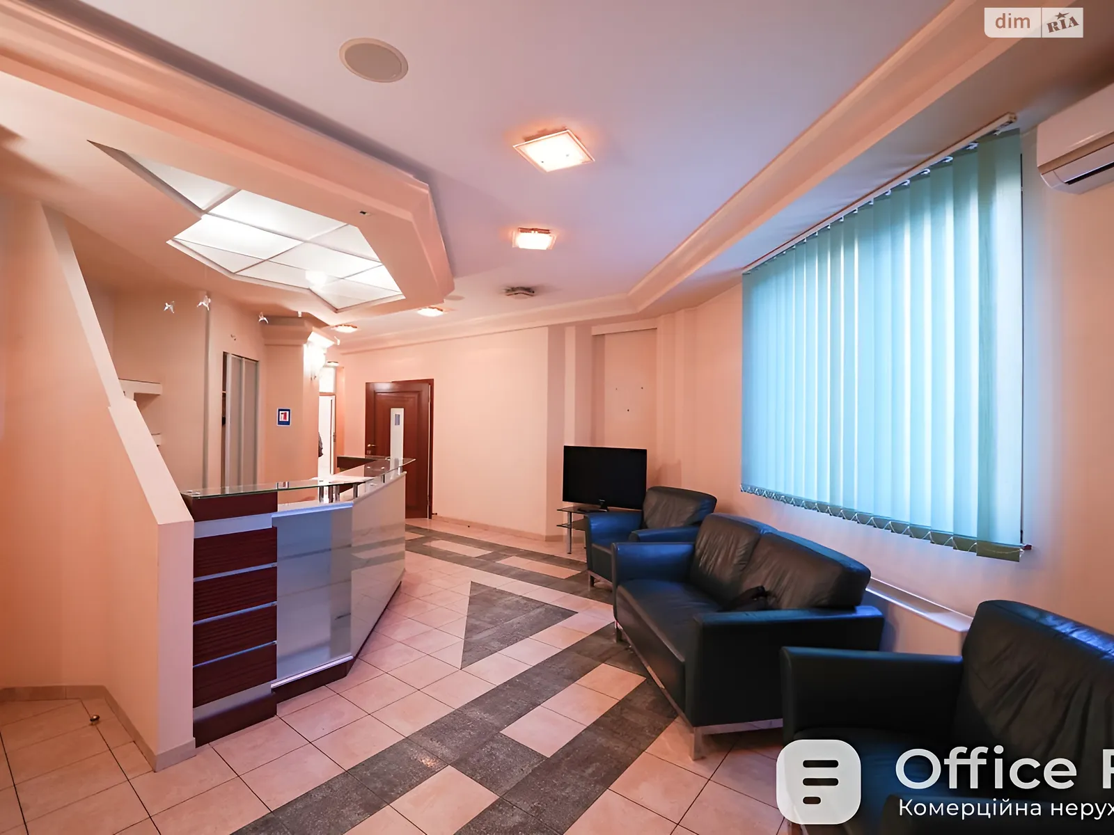 Сдается в аренду офис 305 кв. м в бизнес-центре, цена: 3965 $ - фото 1