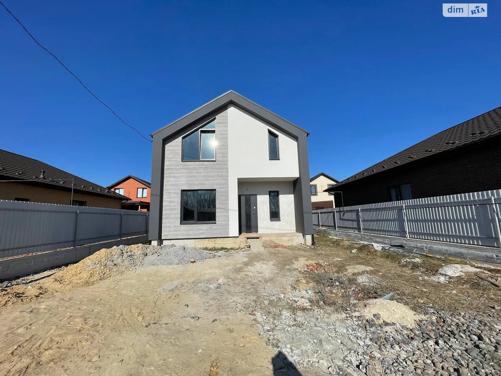 Продается дом на 2 этажа 125 кв. м с садом, цена: 85000 $ - фото 1