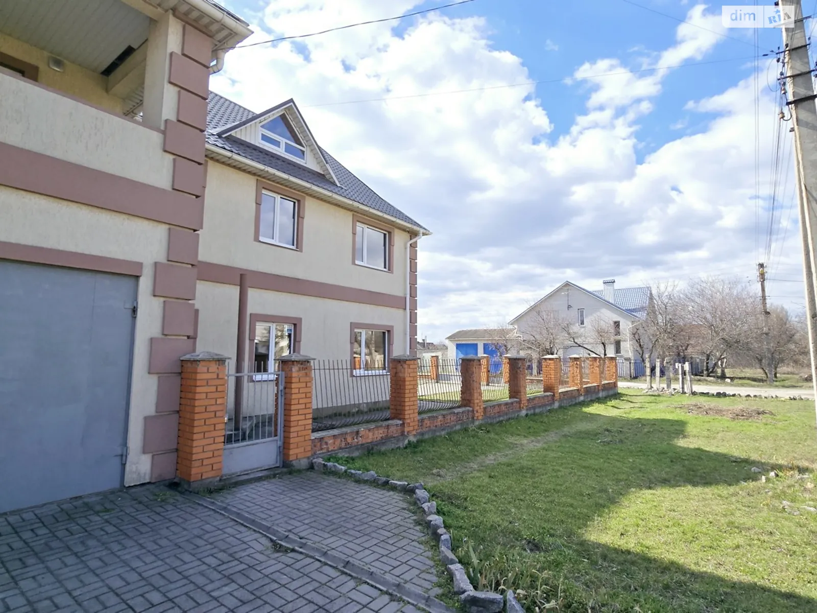 Здається в оренду будинок 3 поверховий 338 кв. м з каміном, цена: 800 $ - фото 1