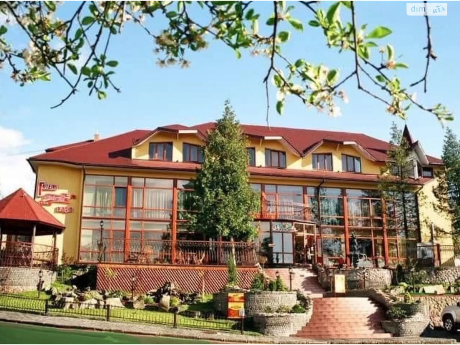 Продается объект сферы услуг 1000 кв. м в 3-этажном здании, цена: 1500000 $ - фото 1