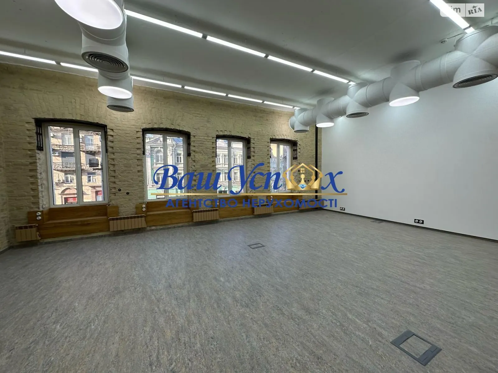 Сдается в аренду офис 400 кв. м в бизнес-центре, цена: 20000 $ - фото 1