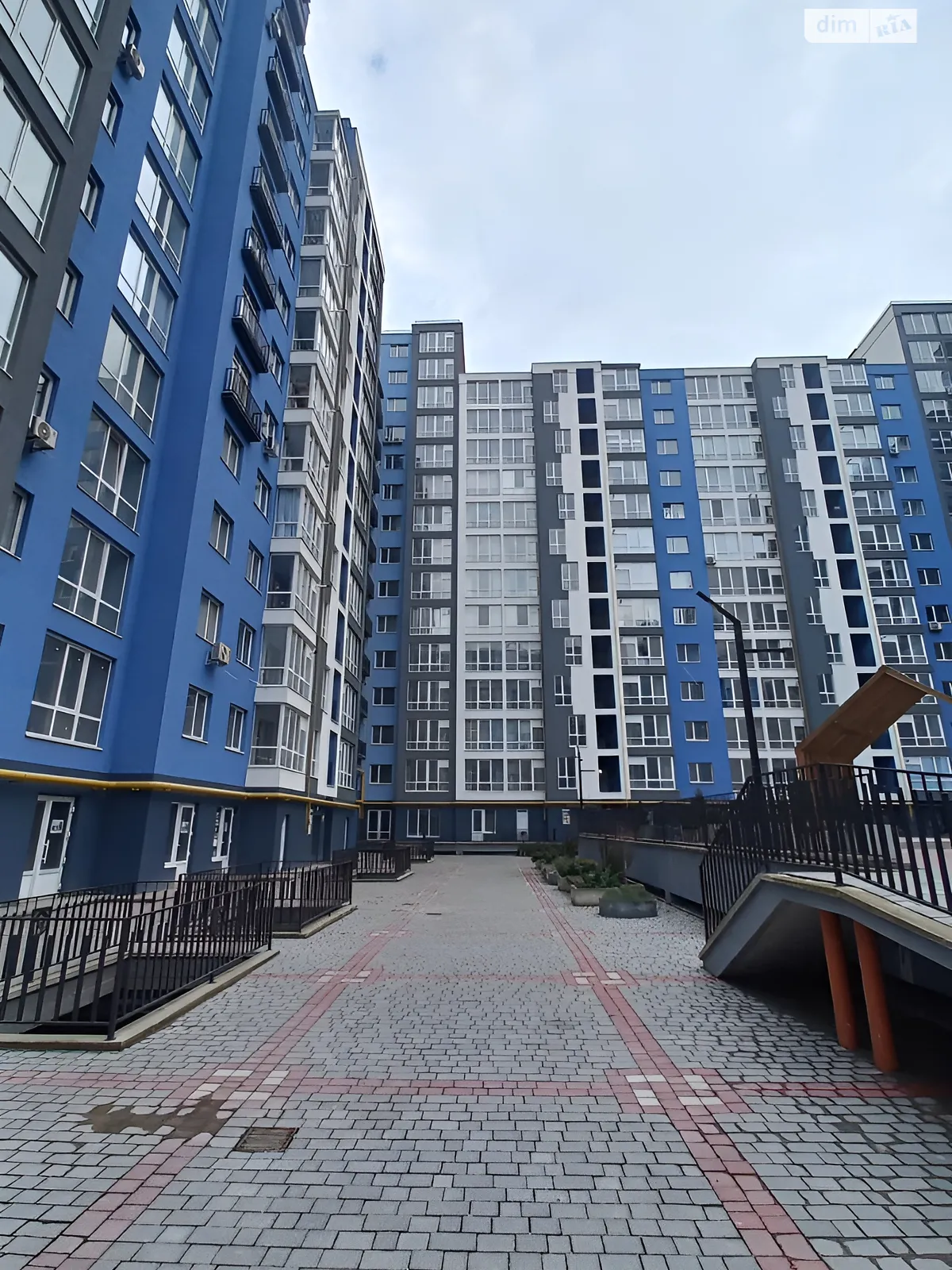 Продається 2-кімнатна квартира 105 кв. м у Івано-Франківську, вул. Княгинин, 44 - фото 1