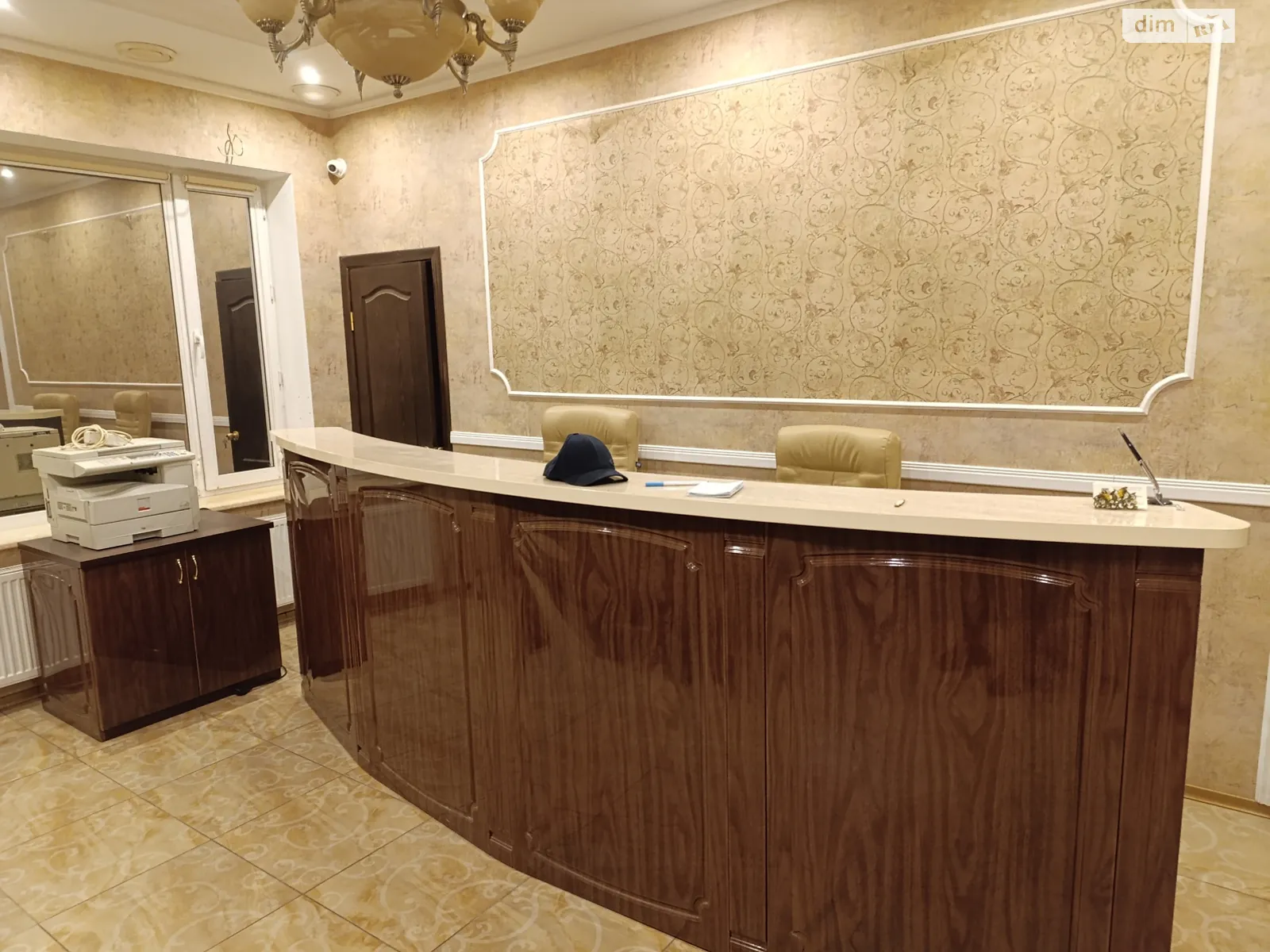 Сдается в аренду офис 126 кв. м в бизнес-центре, цена: 950 $ - фото 1