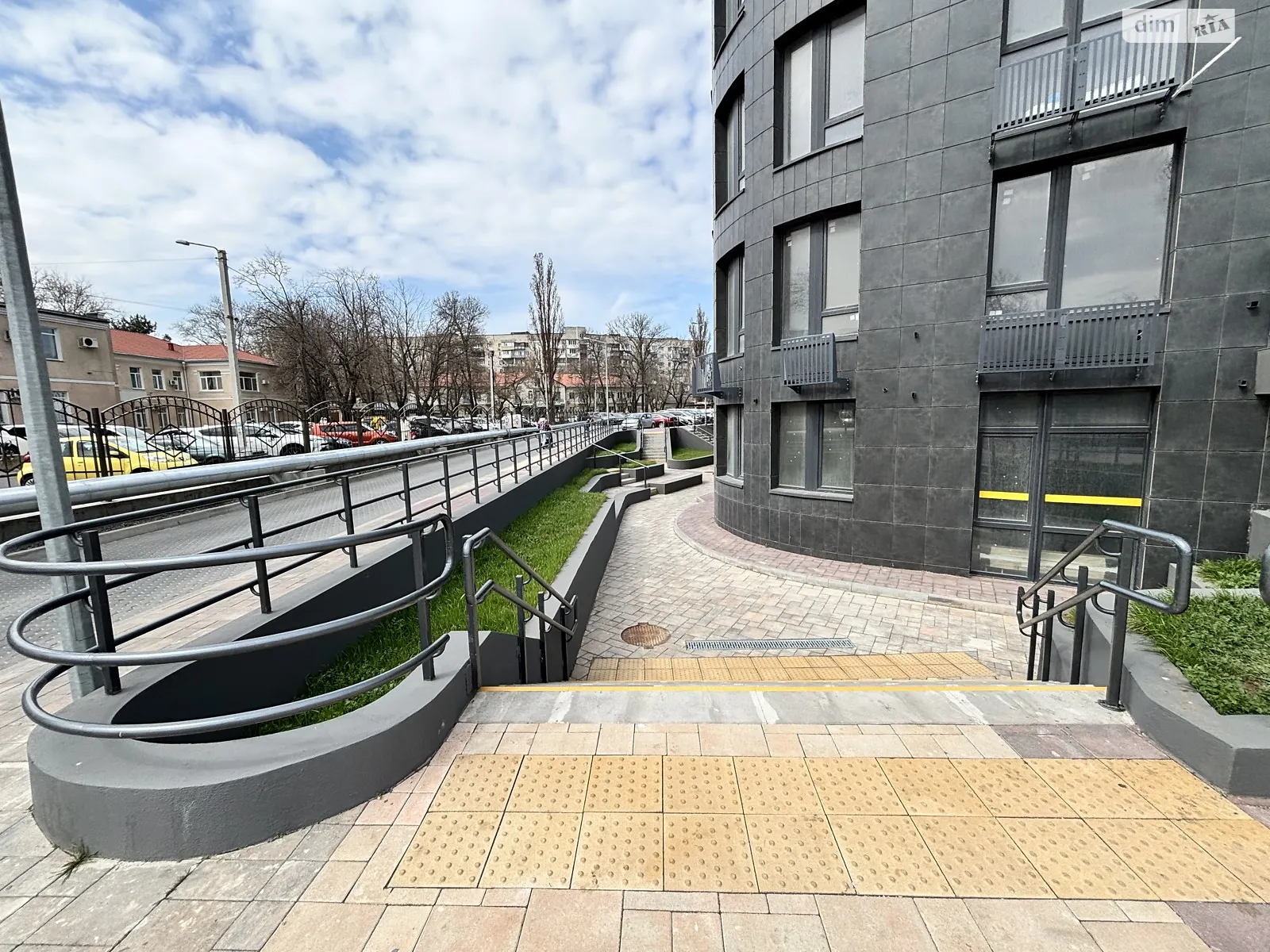 Продается 1-комнатная квартира 52 кв. м в Одессе, ул. Ивана Франко - фото 1
