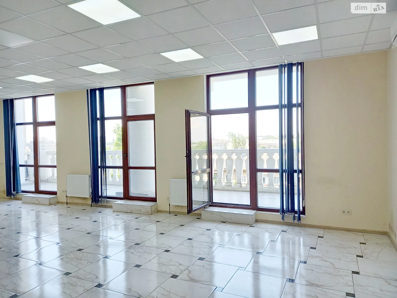 Продается офис 182 кв. м в бизнес-центре, цена: 180000 $ - фото 1