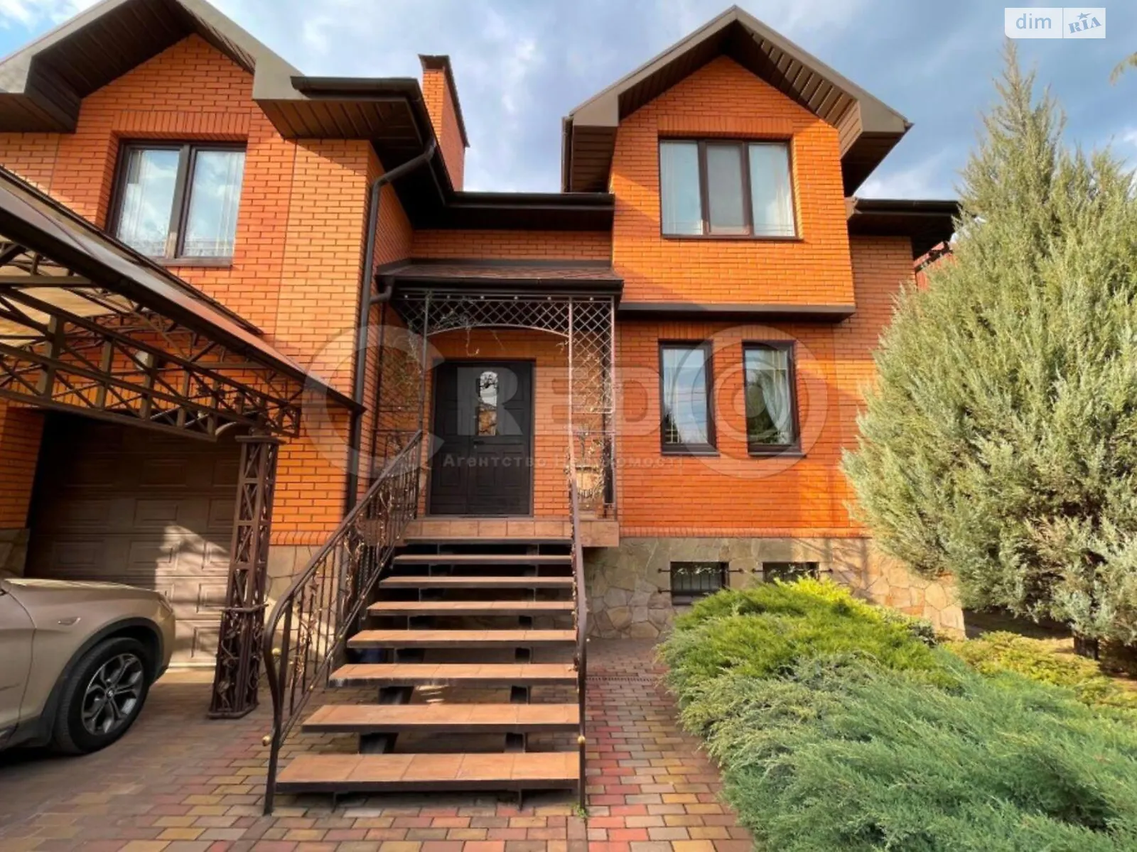 Продается дом на 3 этажа 252.7 кв. м с мебелью, цена: 220000 $ - фото 1